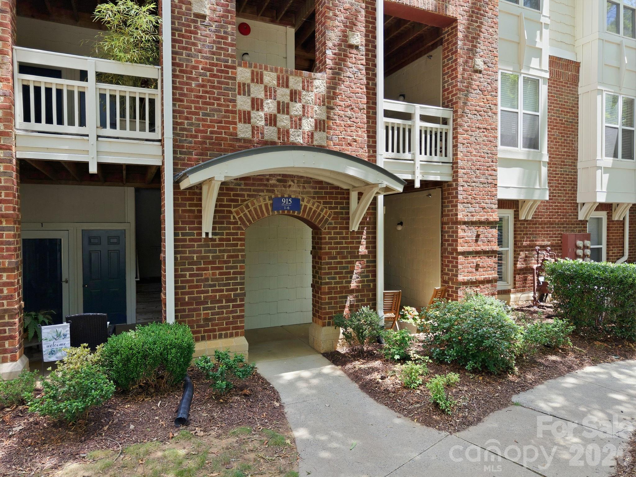 915 Northeast Drive #4 — Davidson