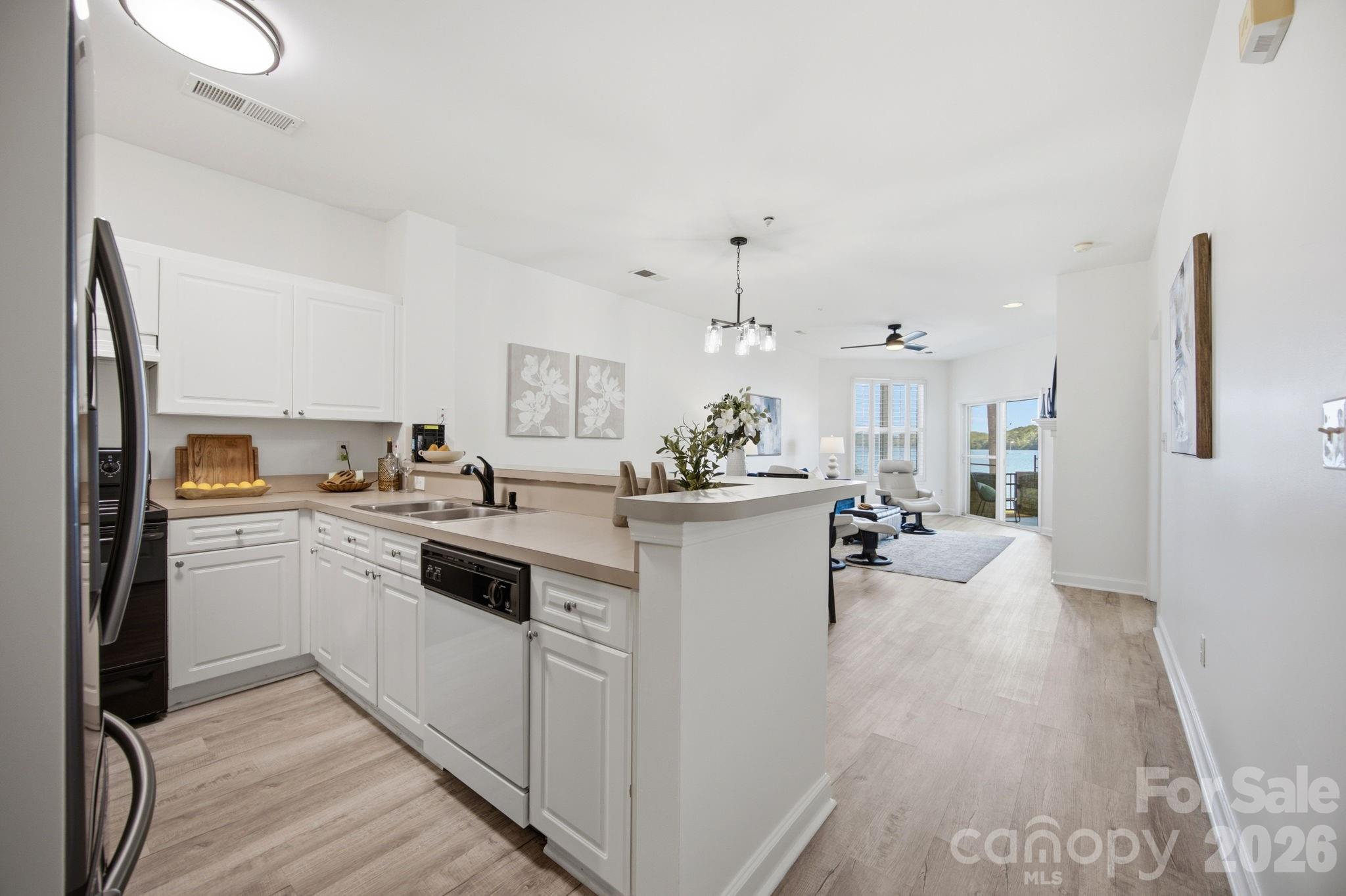 915 Northeast Drive #4 — Davidson