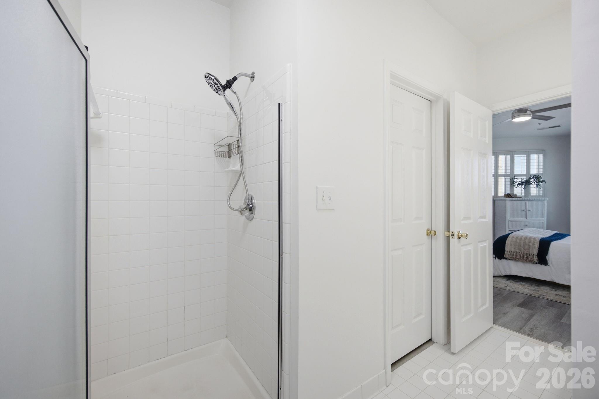 915 Northeast Drive #4 — Davidson