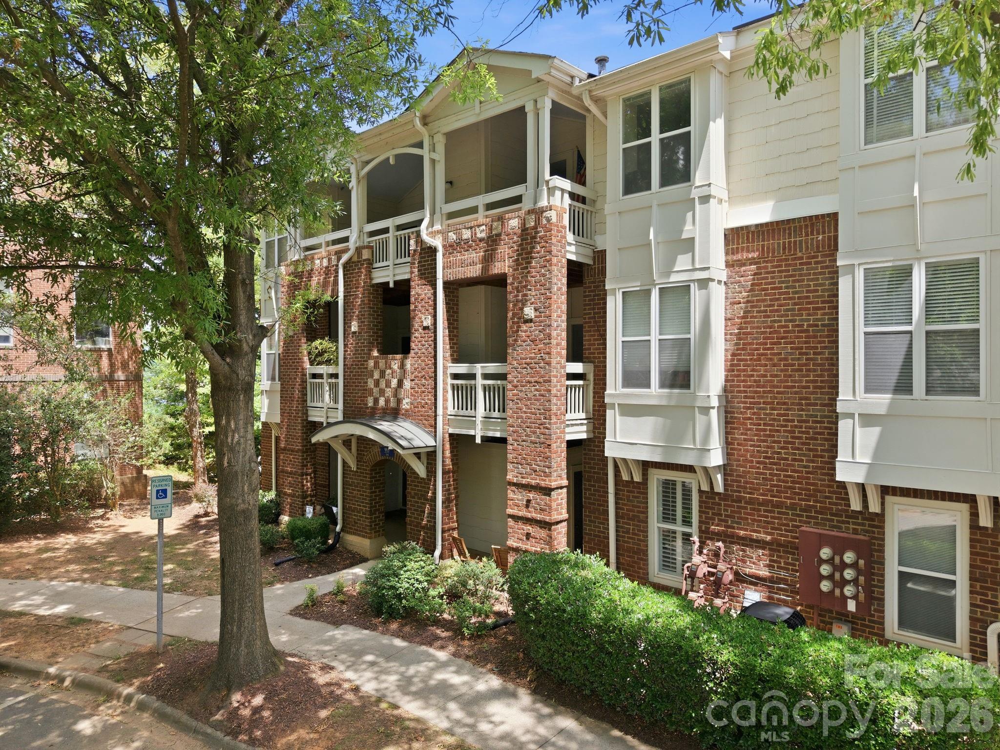 915 Northeast Drive #4 — Davidson