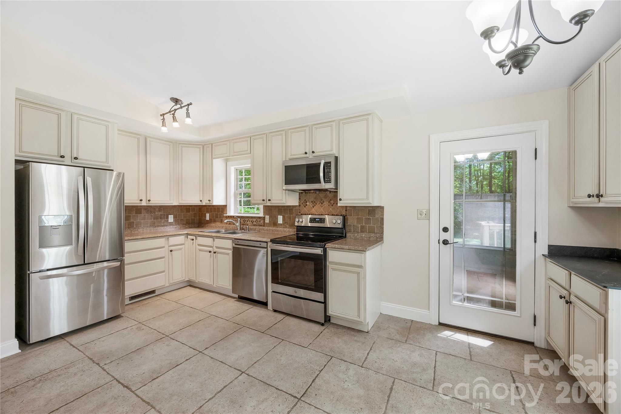 1050 Hay Row Road — Clover