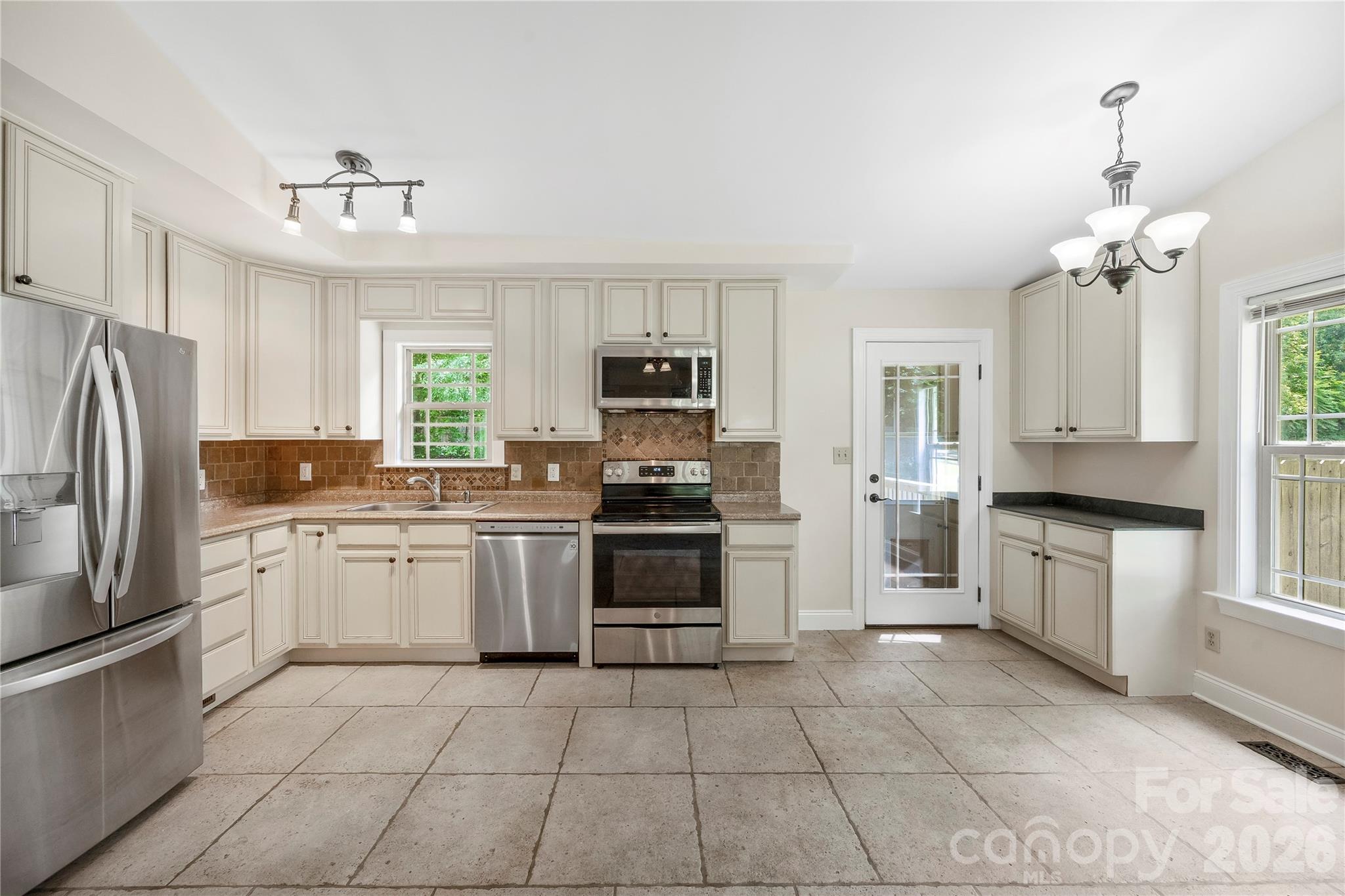 1050 Hay Row Road — Clover