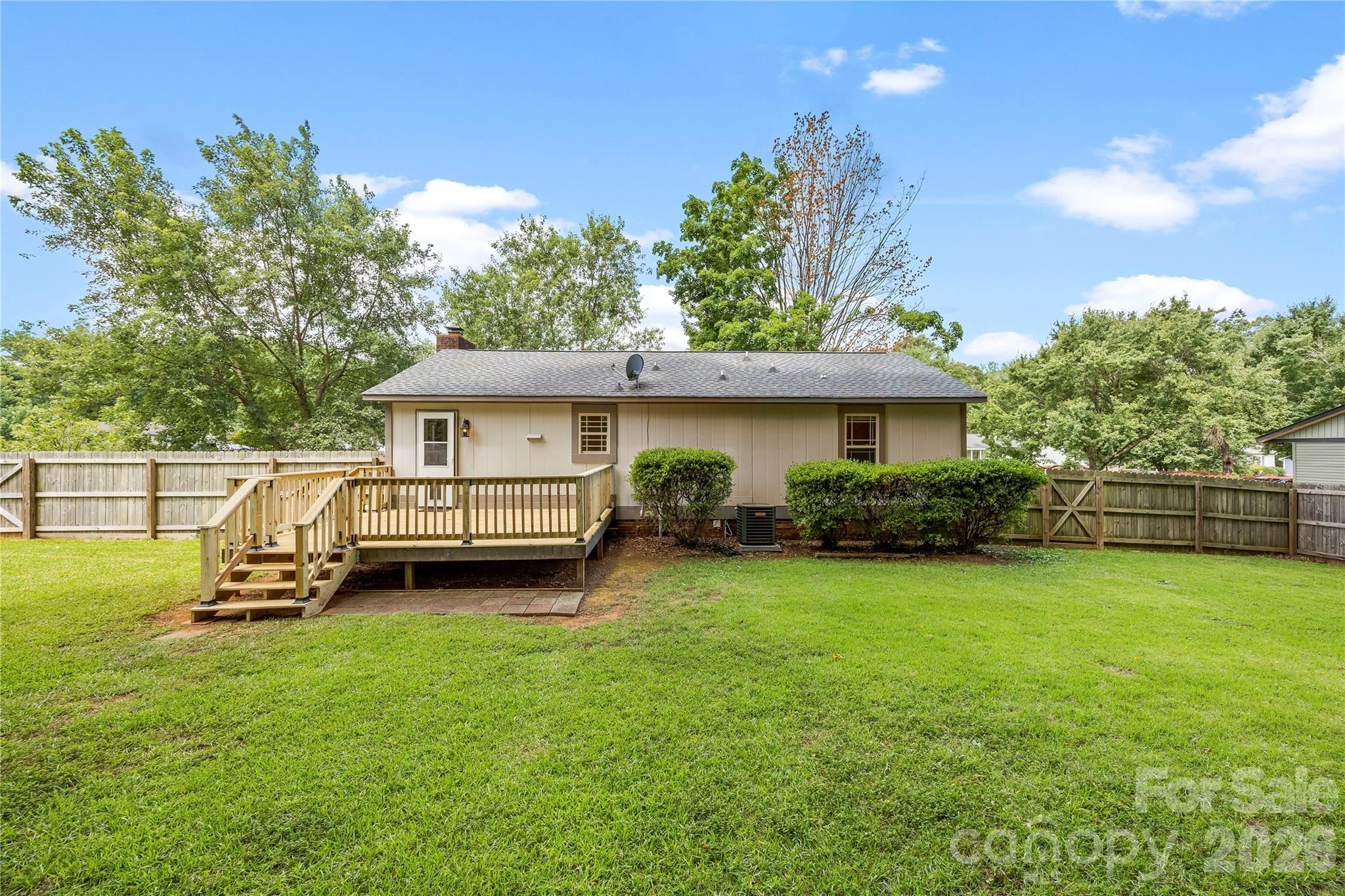 1050 Hay Row Road — Clover