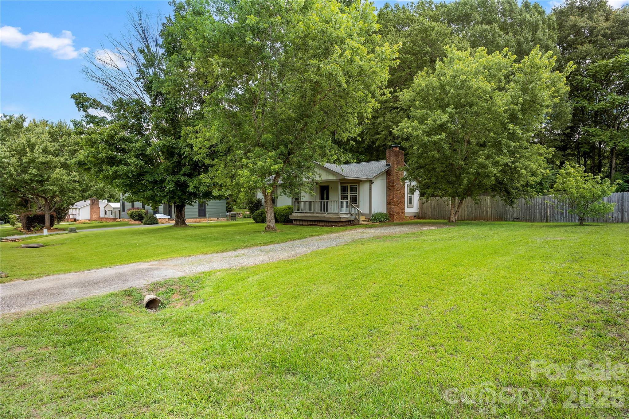 1050 Hay Row Road — Clover