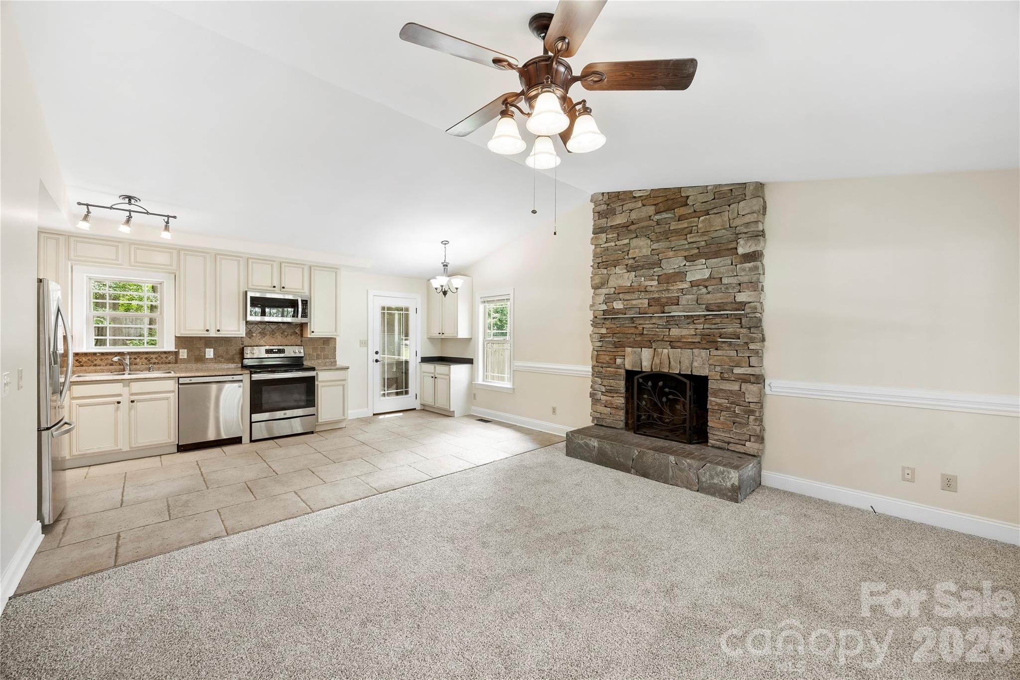 1050 Hay Row Road — Clover