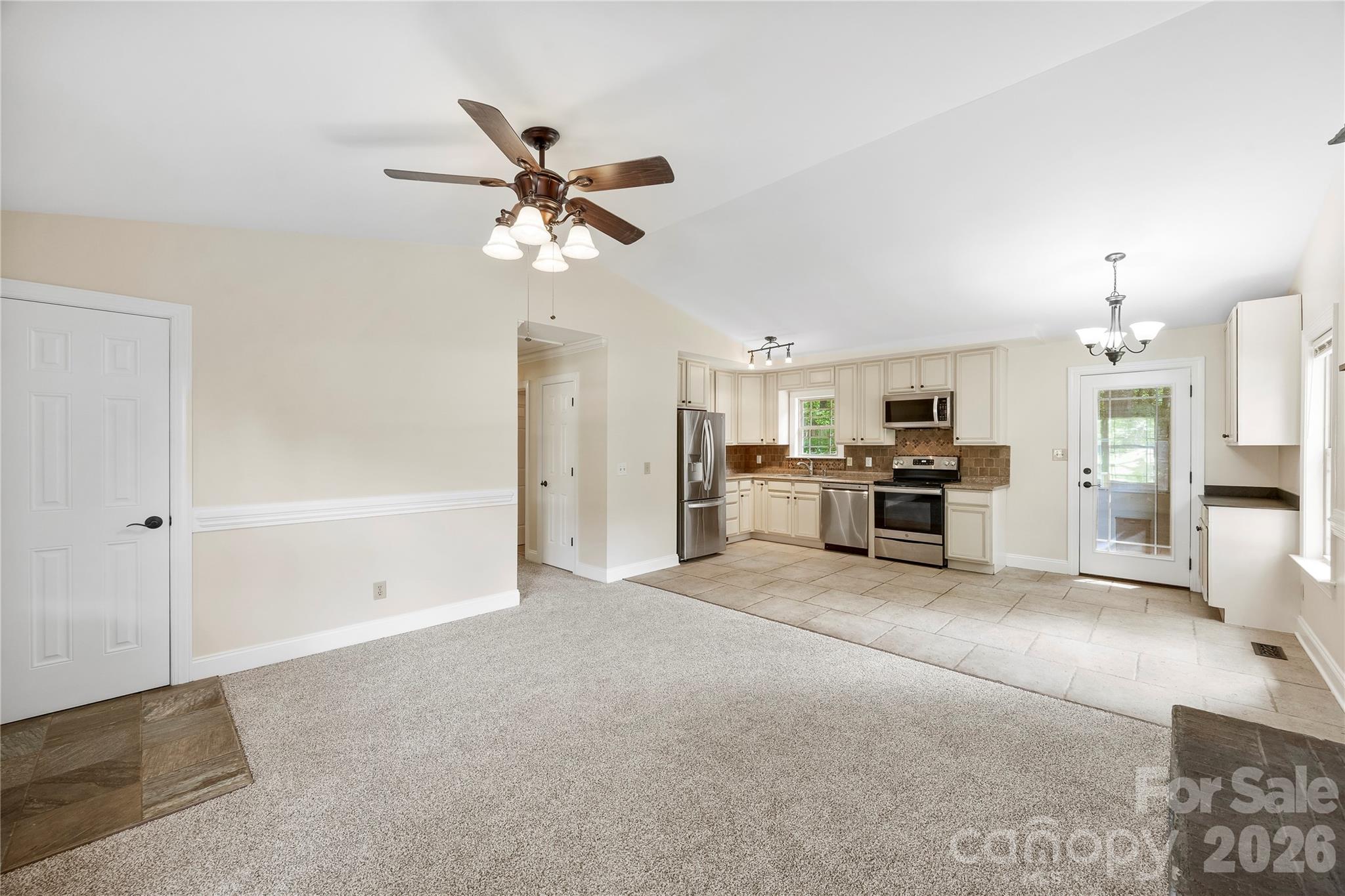 1050 Hay Row Road — Clover