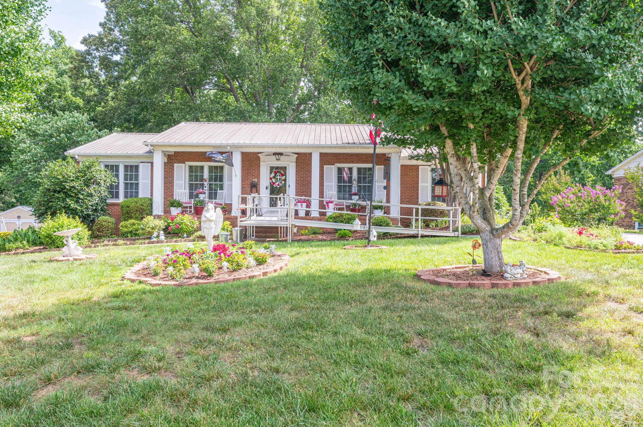 818 Hill Street — Shelby