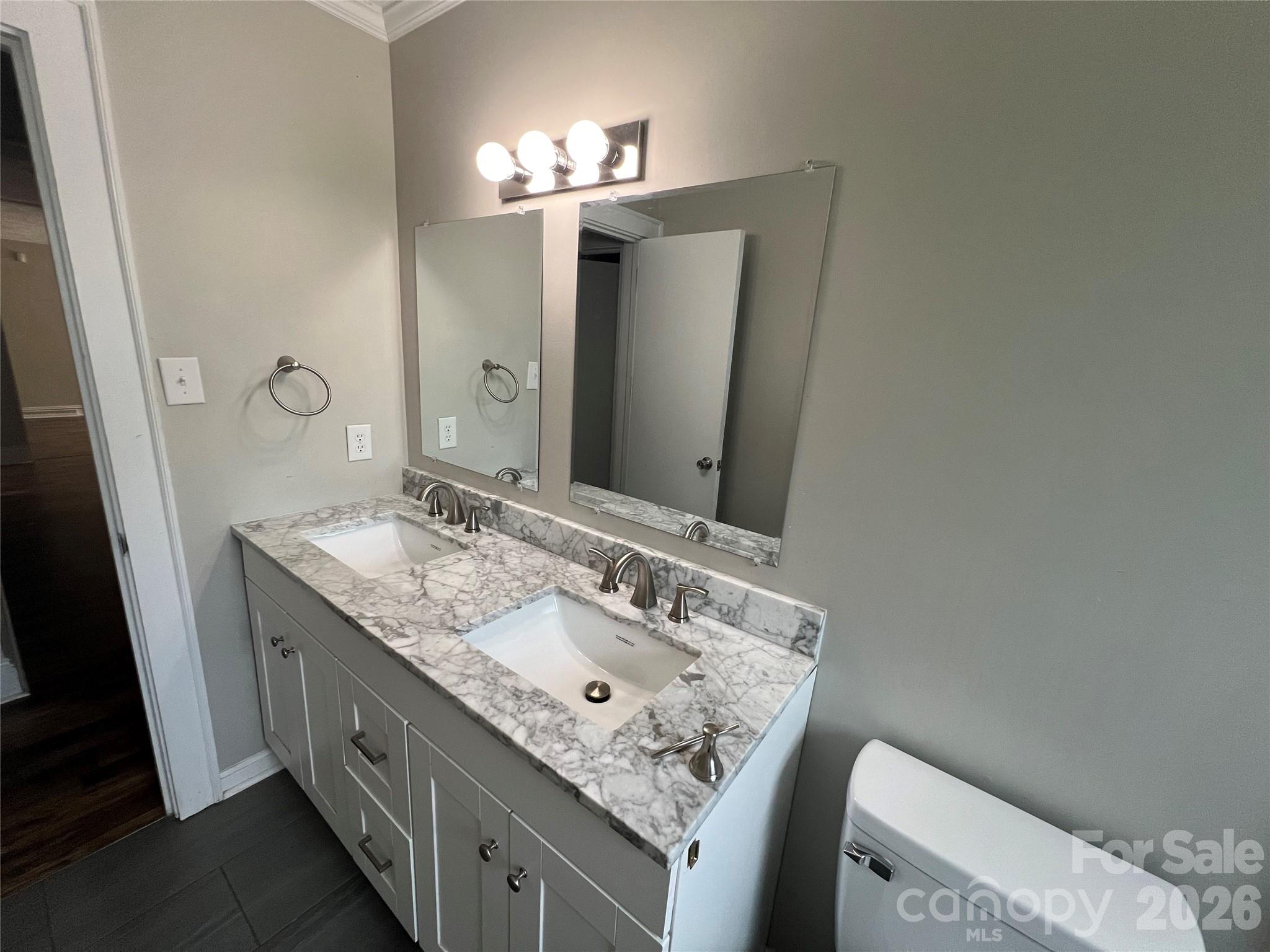 2171 6th Street NE — Hickory