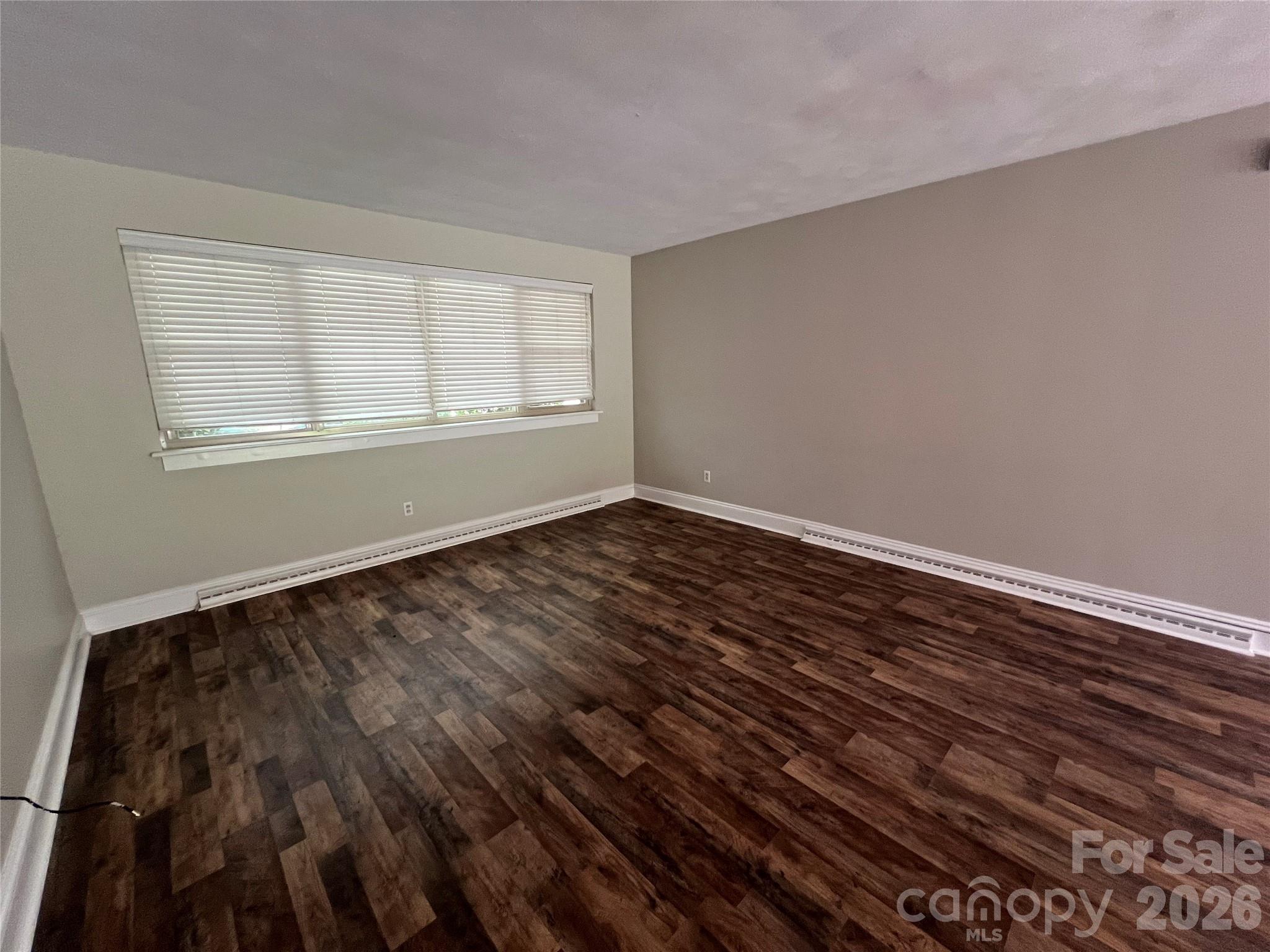 2171 6th Street NE — Hickory