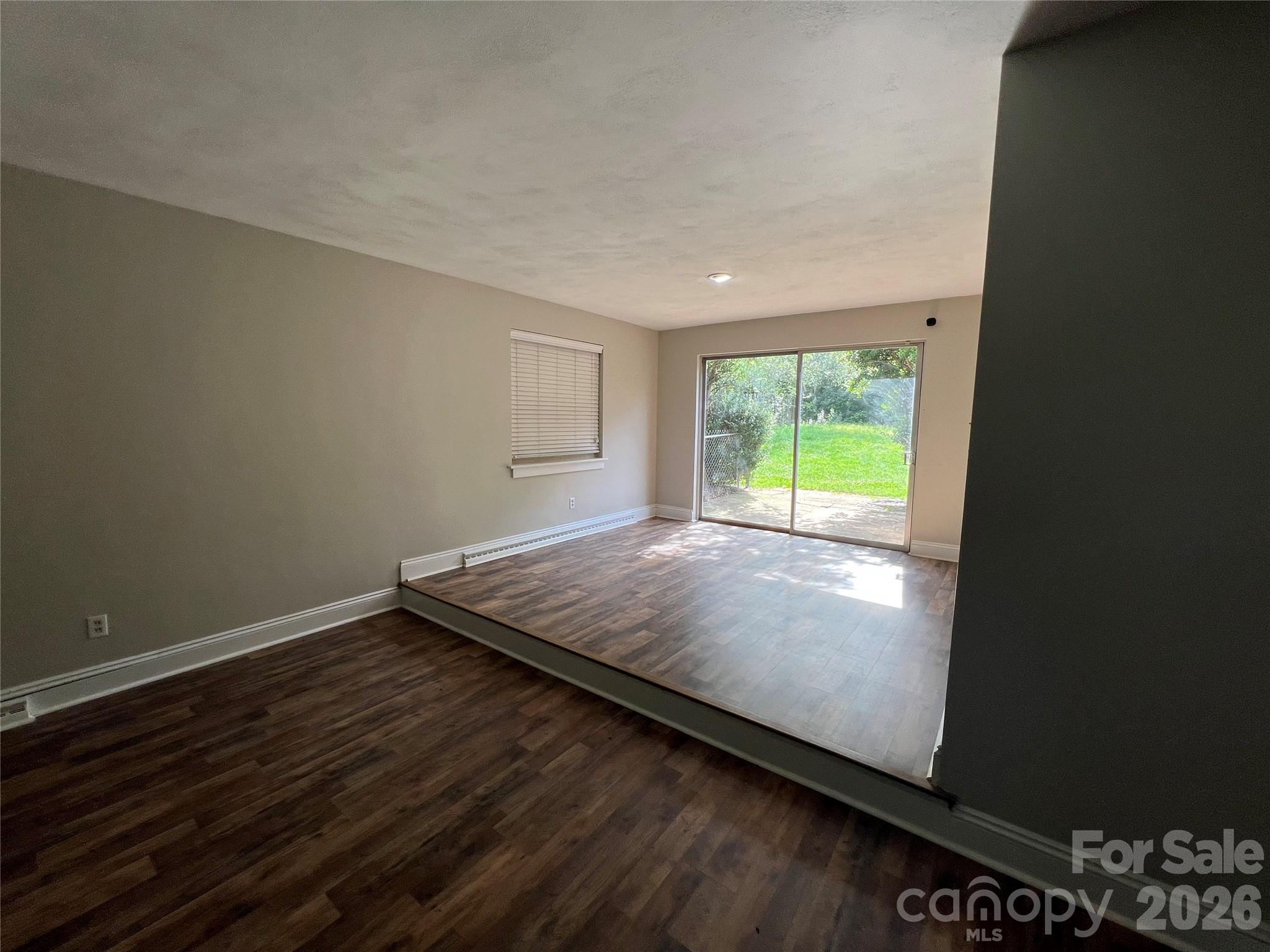 2171 6th Street NE — Hickory
