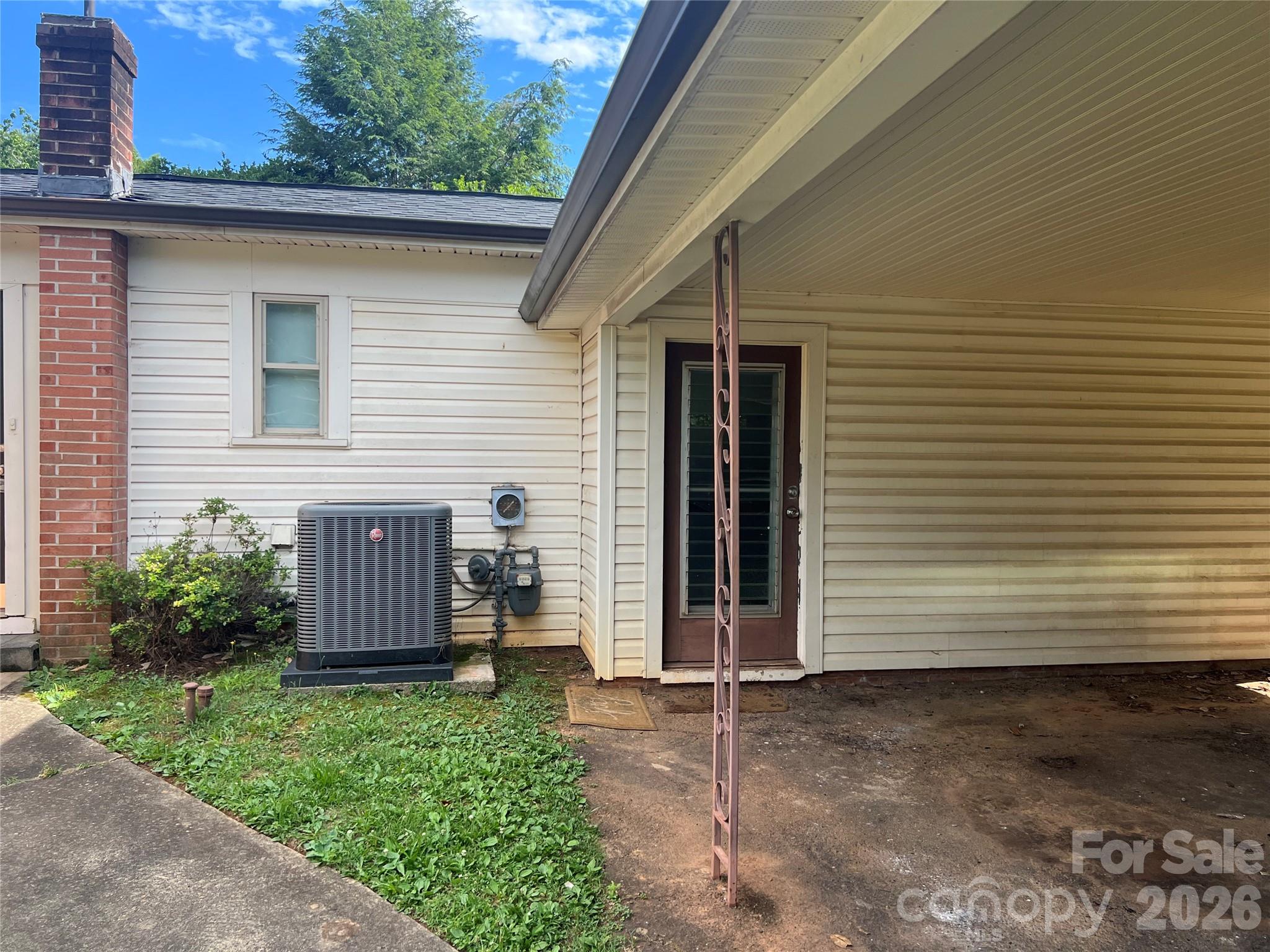 2171 6th Street NE — Hickory