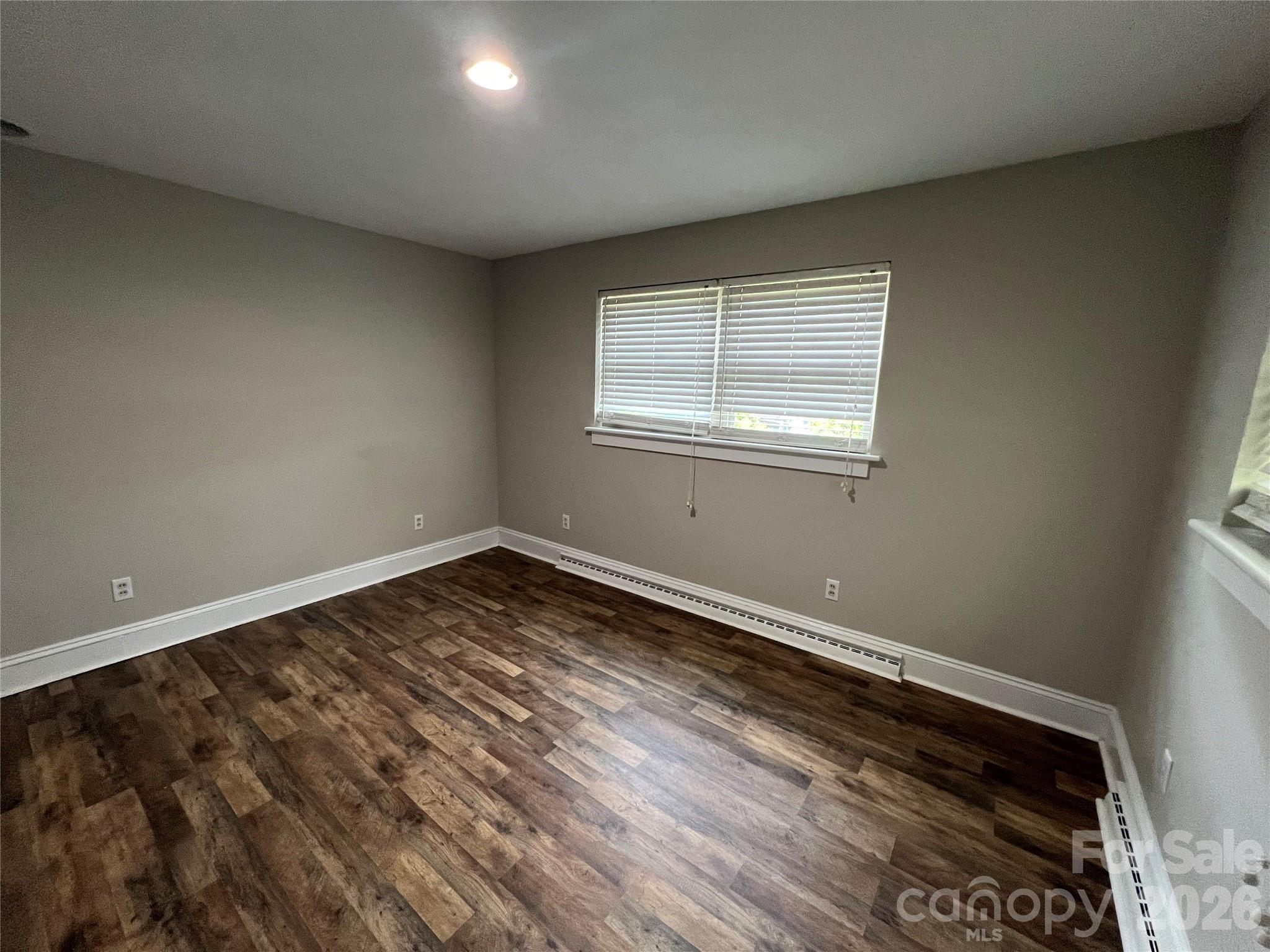 2171 6th Street NE — Hickory