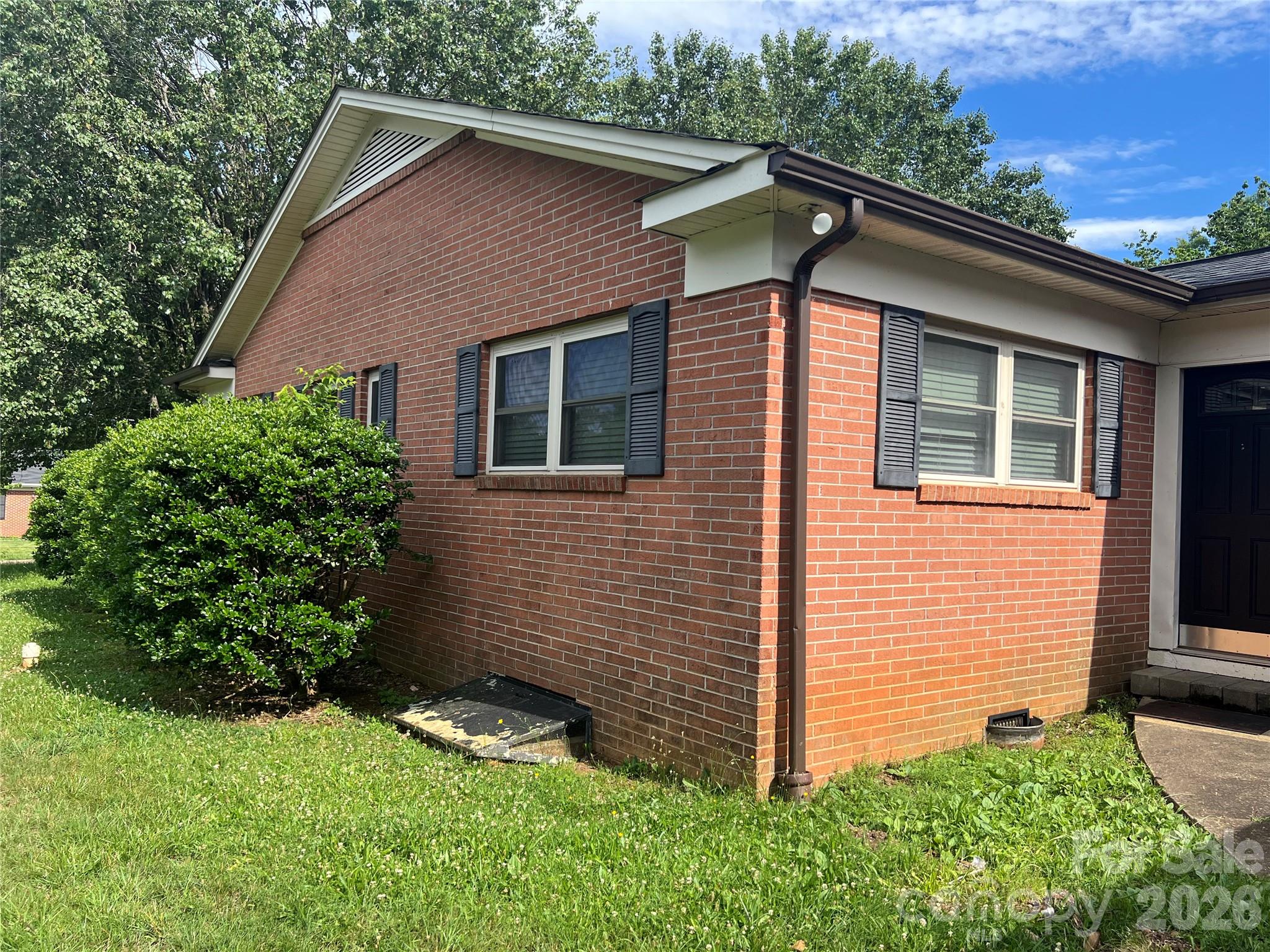 2171 6th Street NE — Hickory