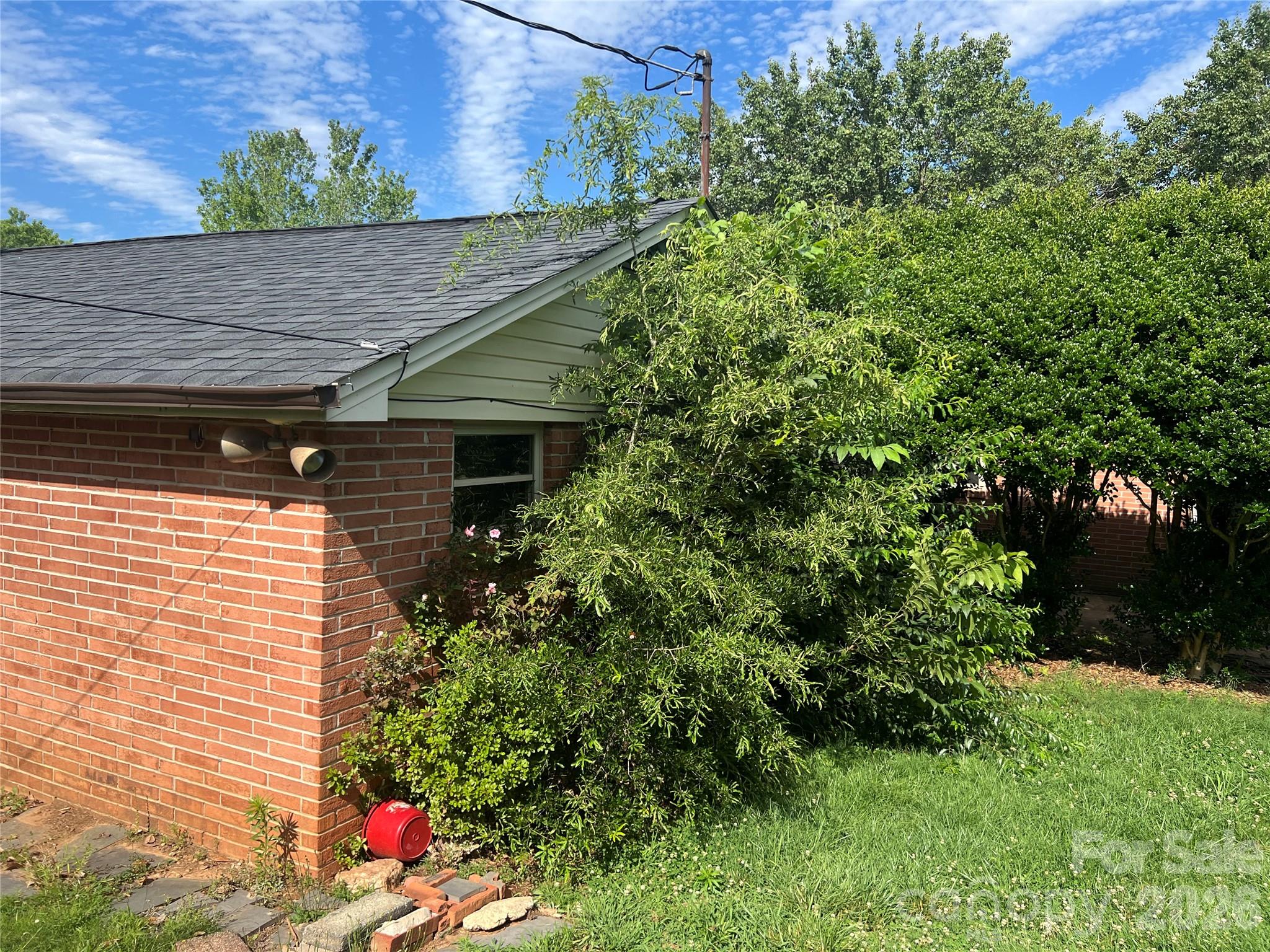 2171 6th Street NE — Hickory
