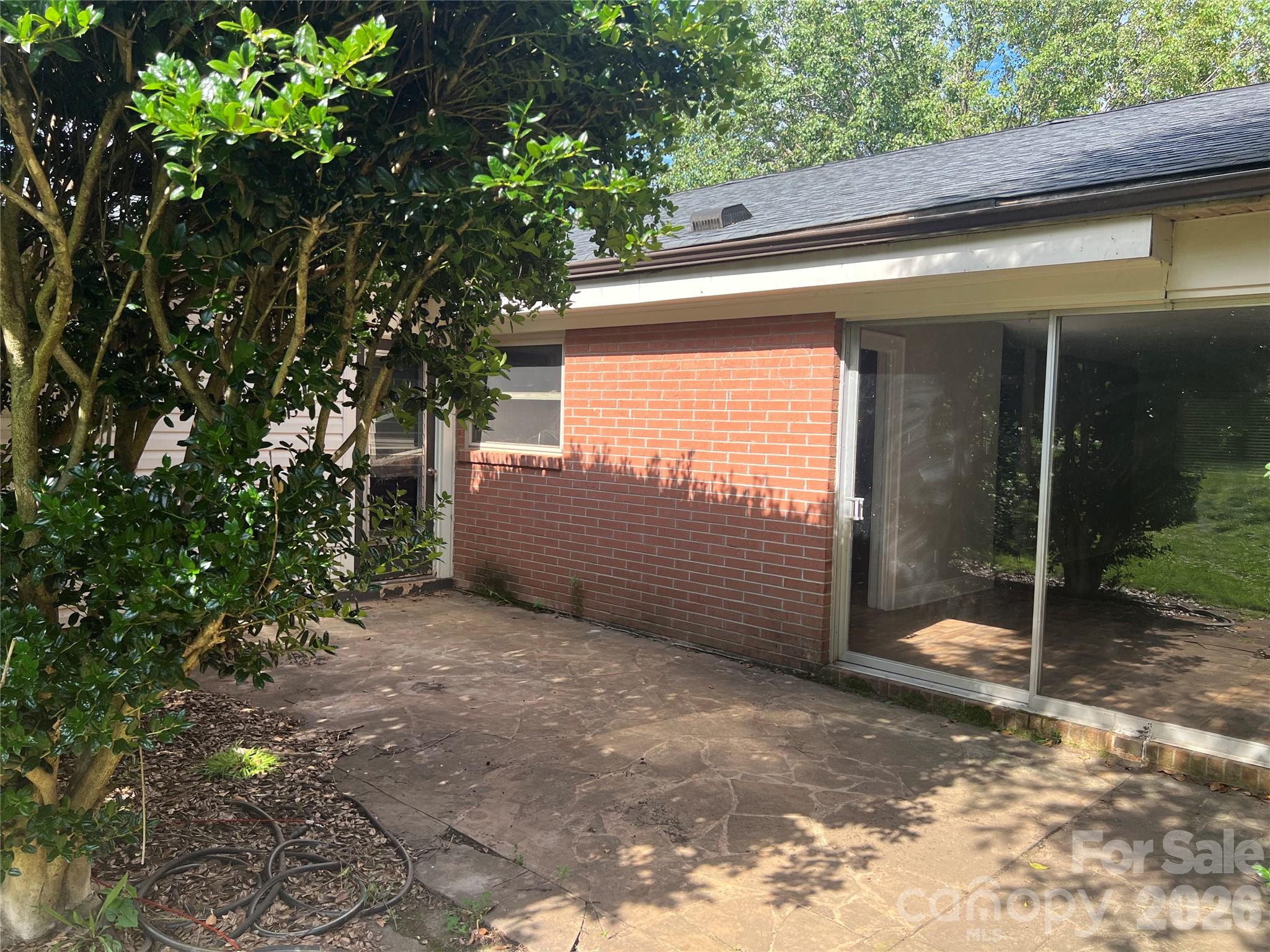 2171 6th Street NE — Hickory