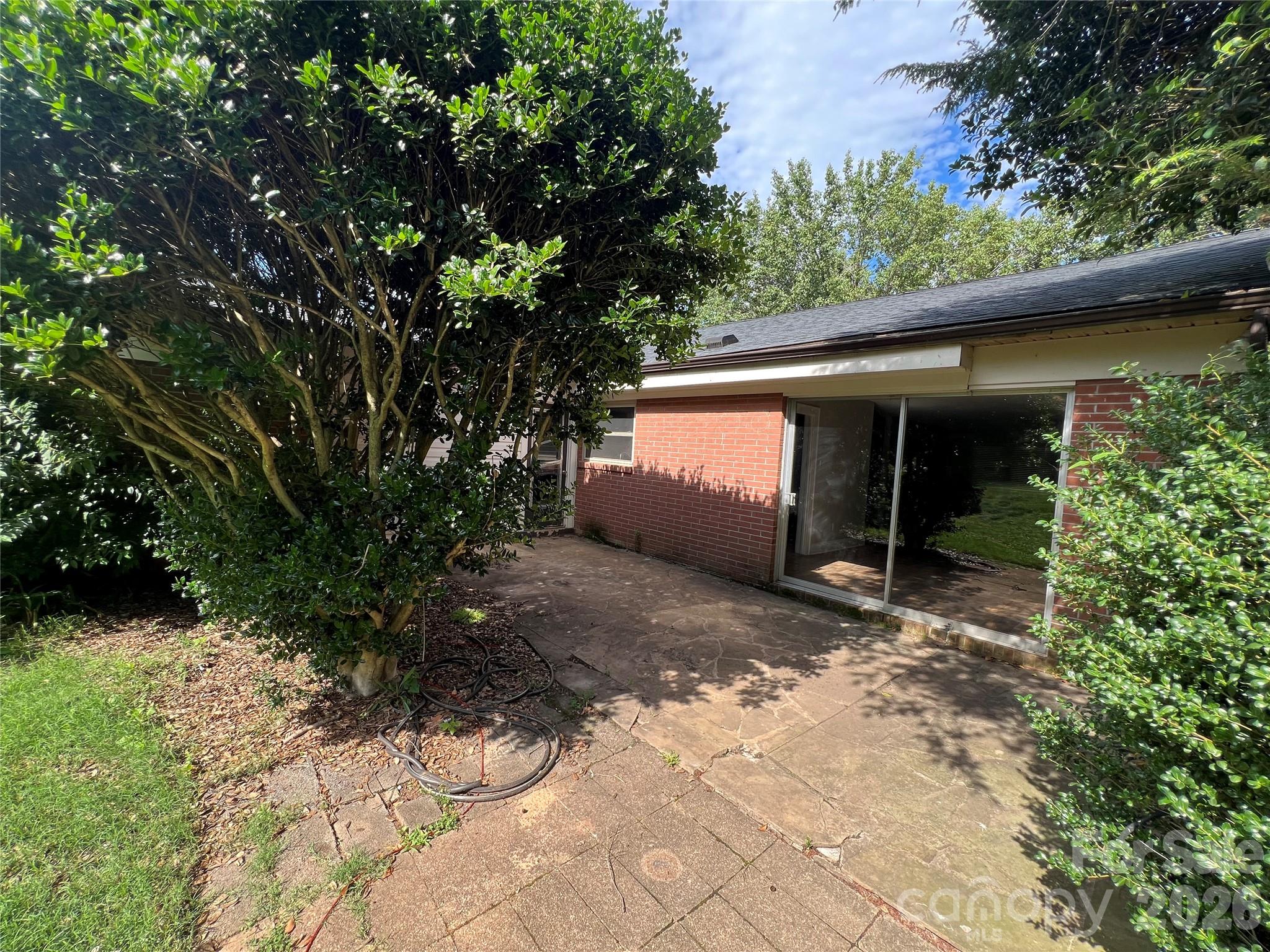 2171 6th Street NE — Hickory