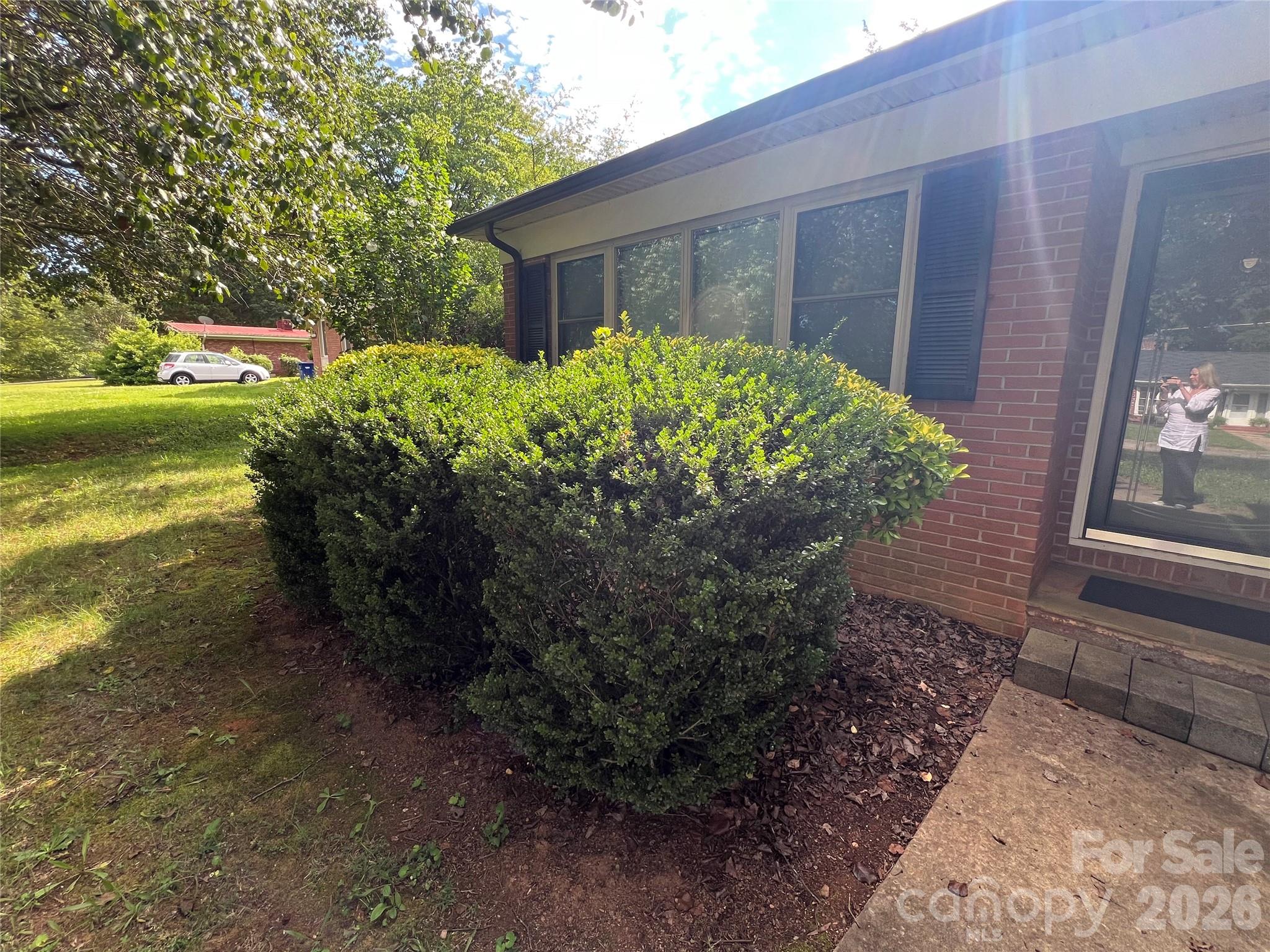 2171 6th Street NE — Hickory