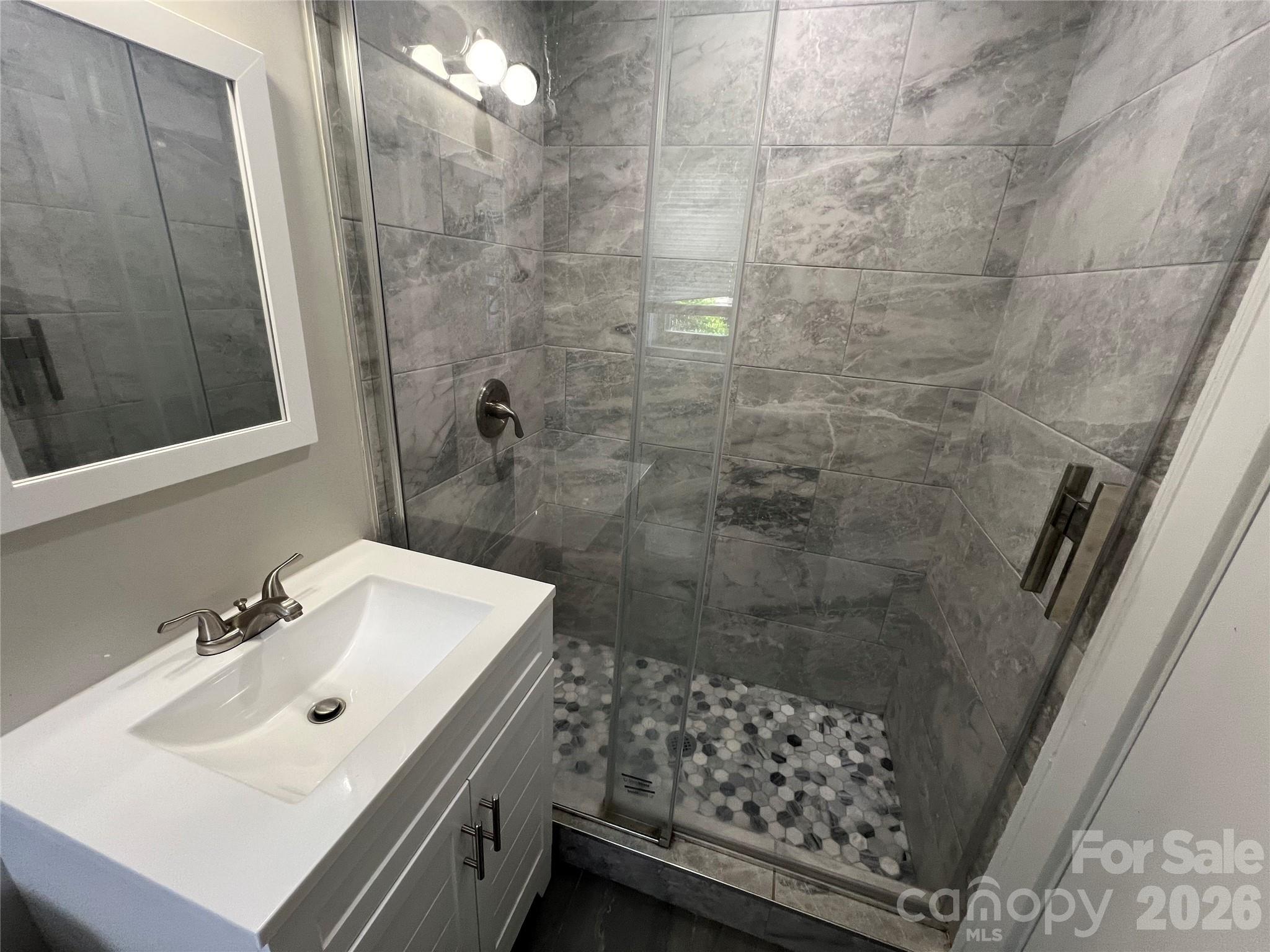 2171 6th Street NE — Hickory