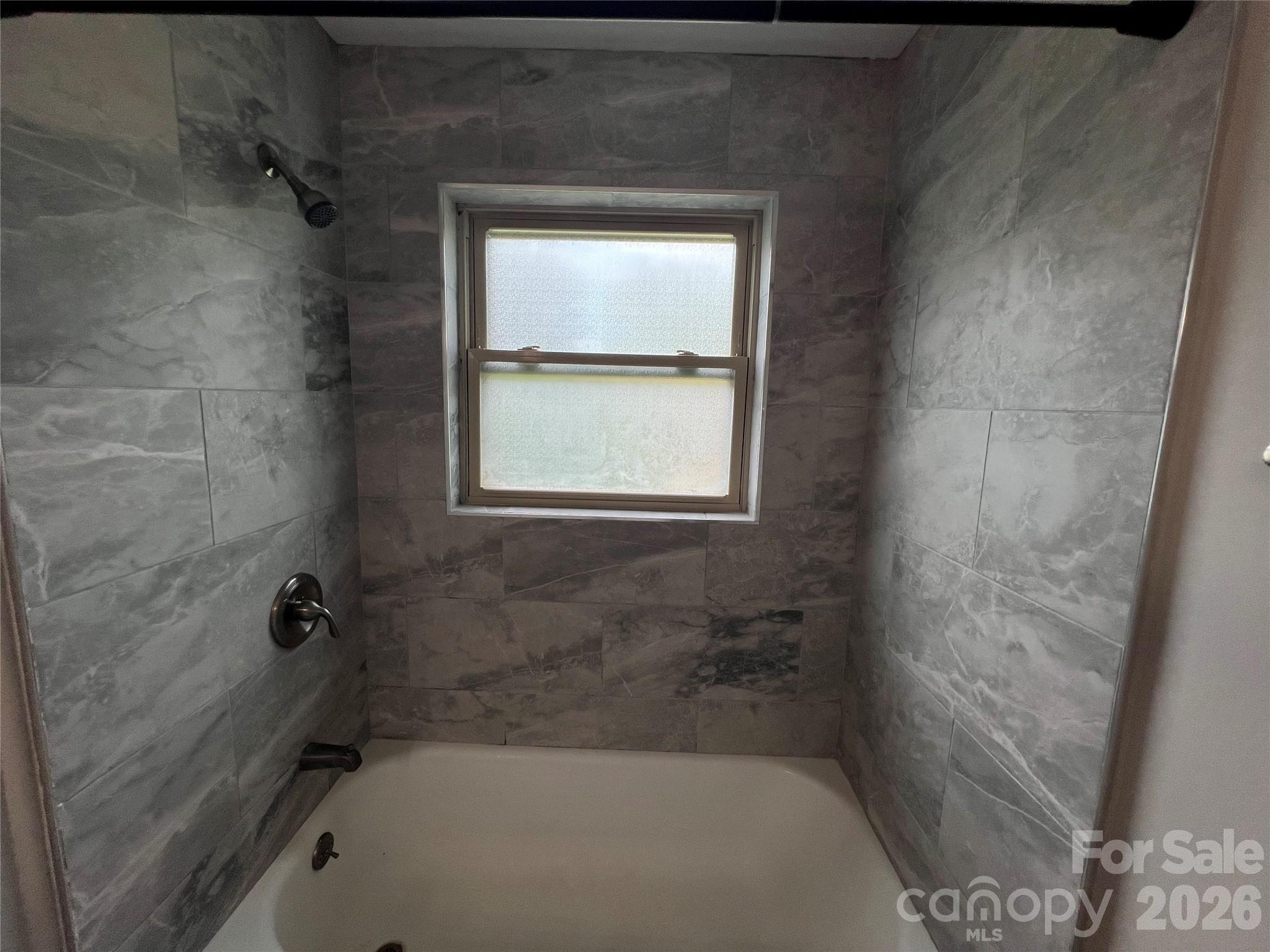 2171 6th Street NE — Hickory