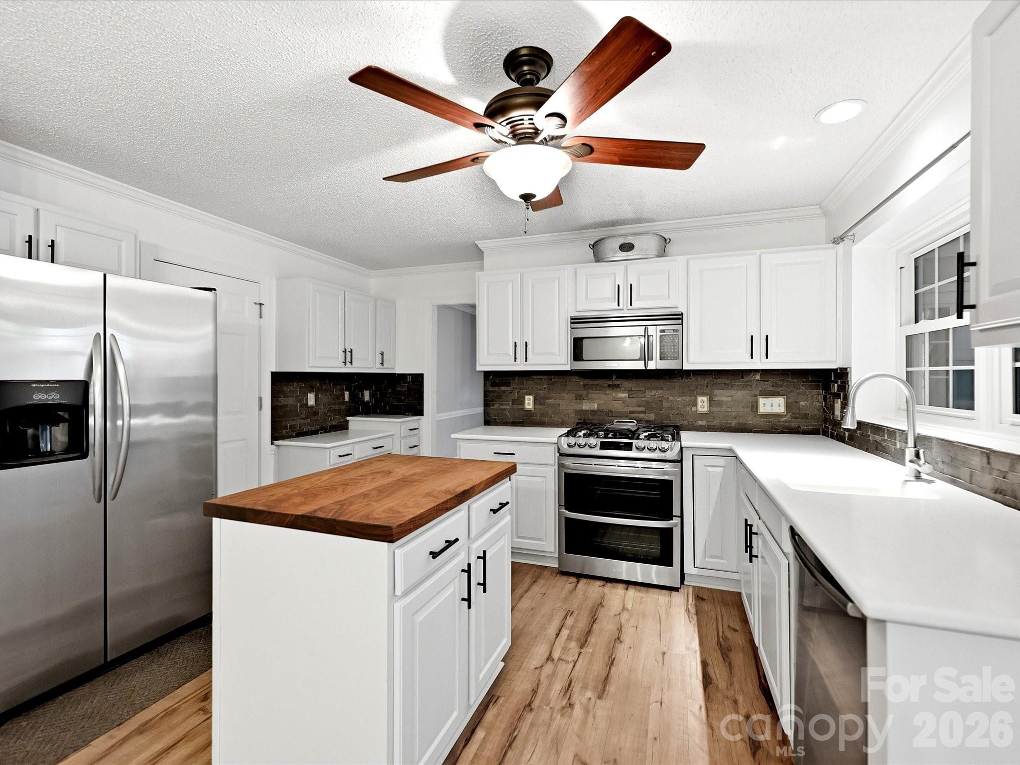 12903 Fallcross Court — Huntersville