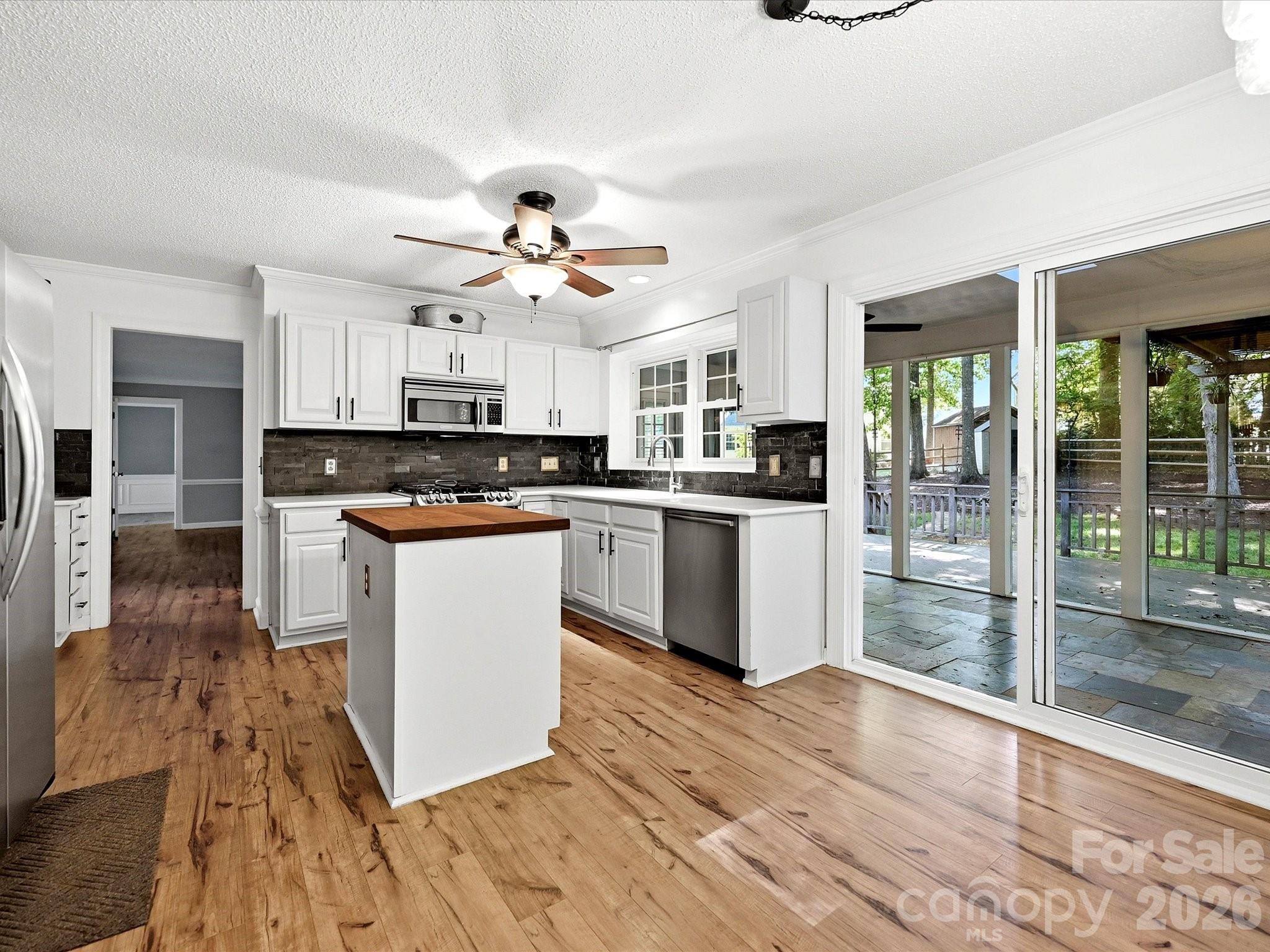 12903 Fallcross Court — Huntersville