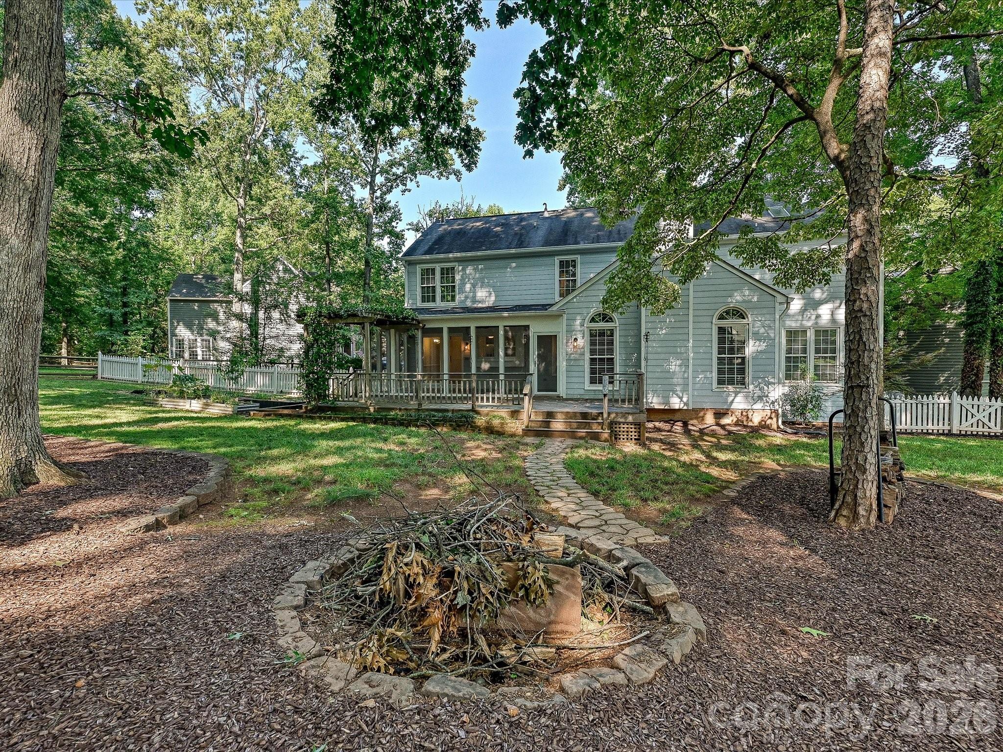 12903 Fallcross Court — Huntersville