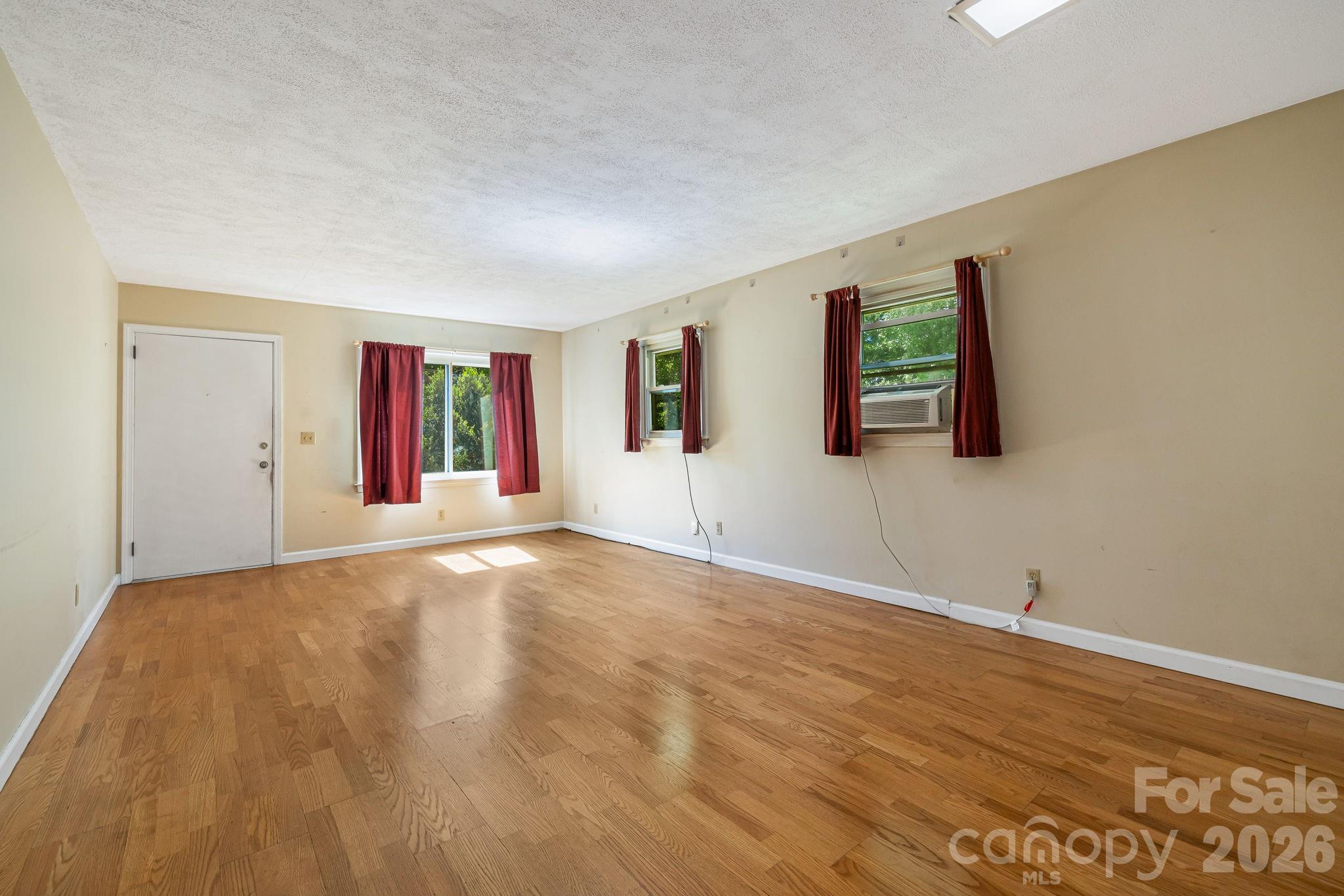 917 Fassifern Court — Hendersonville