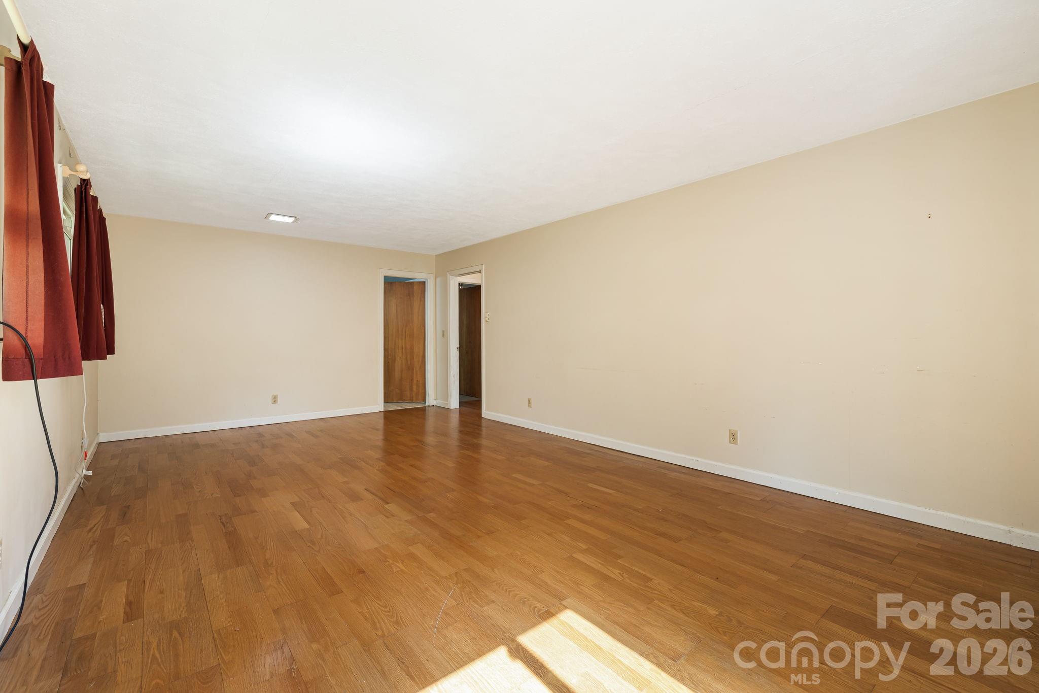 917 Fassifern Court — Hendersonville