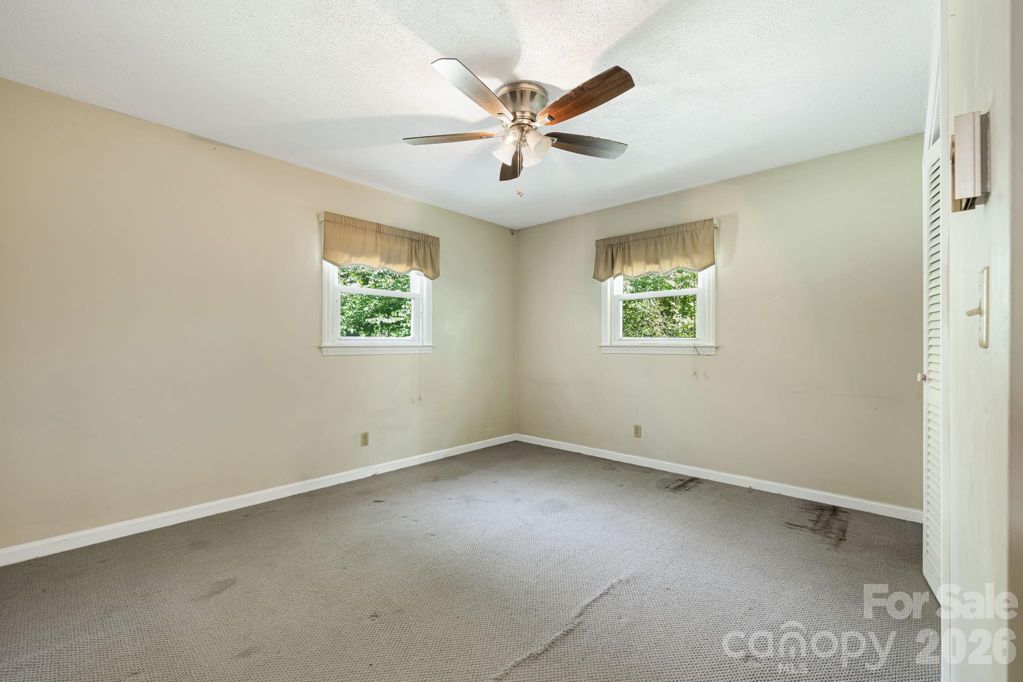 917 Fassifern Court — Hendersonville