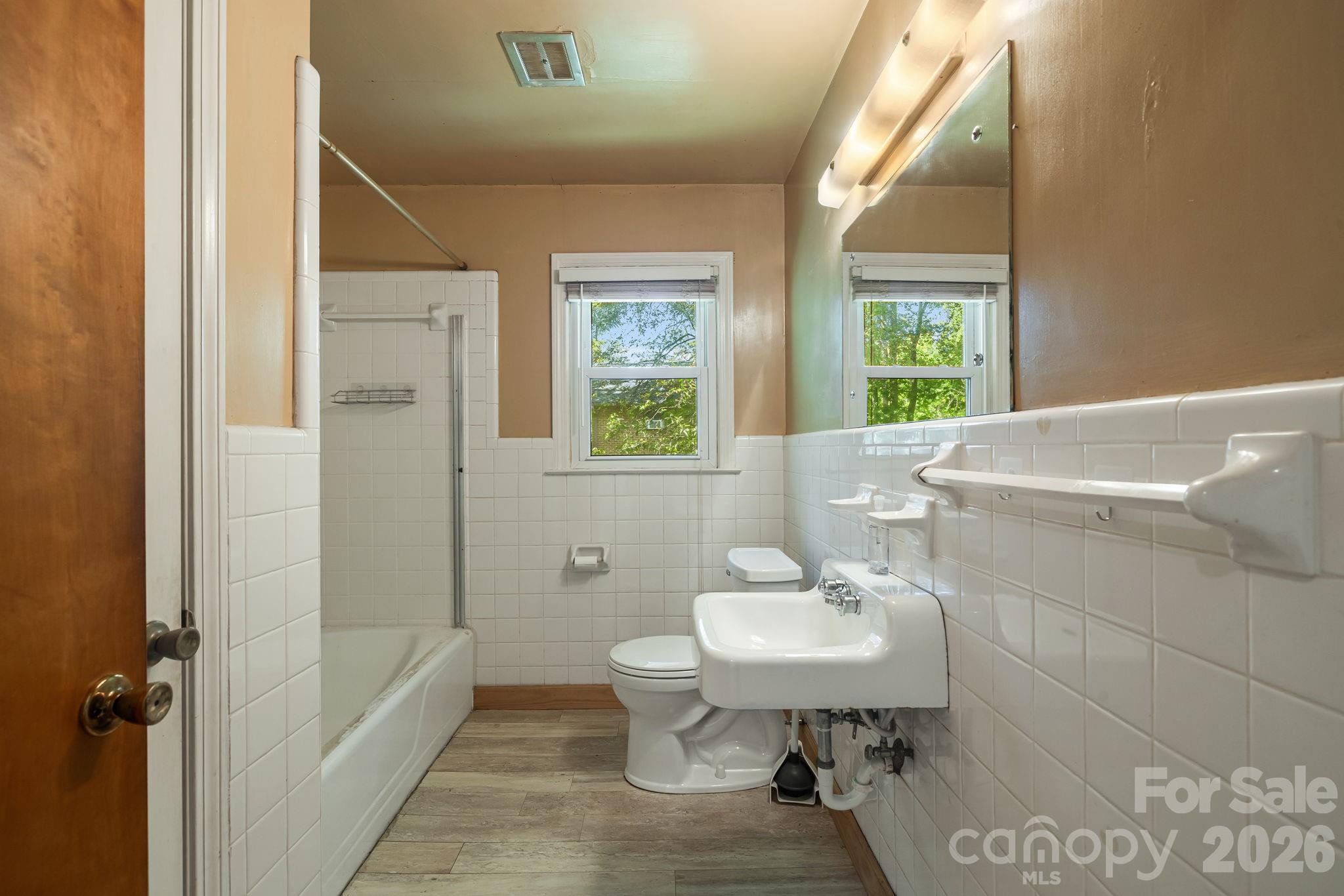 917 Fassifern Court — Hendersonville