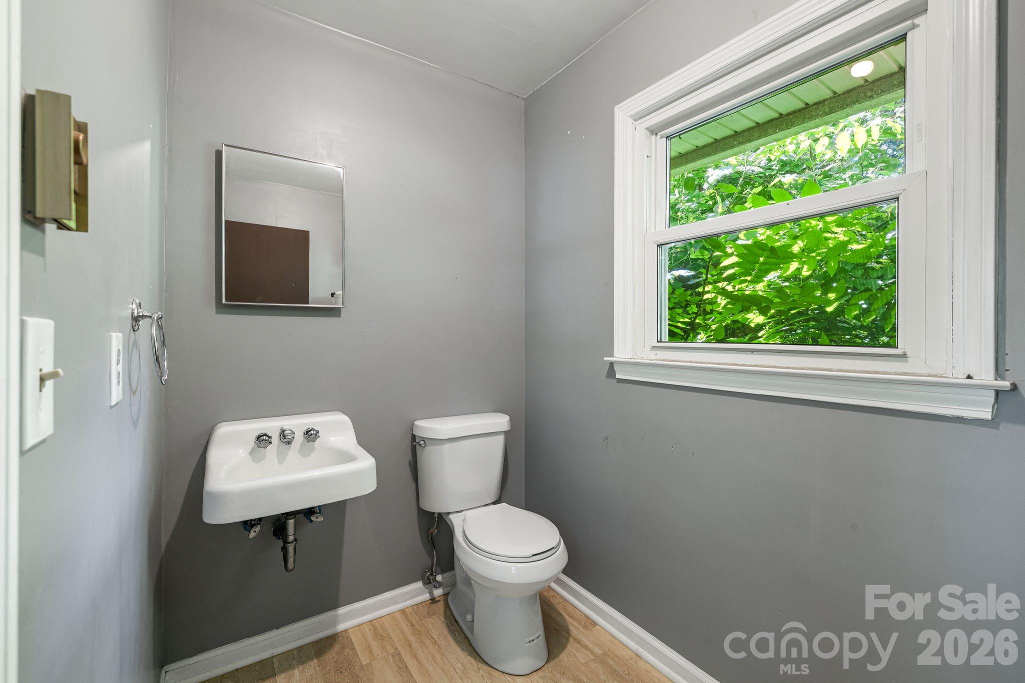 917 Fassifern Court — Hendersonville