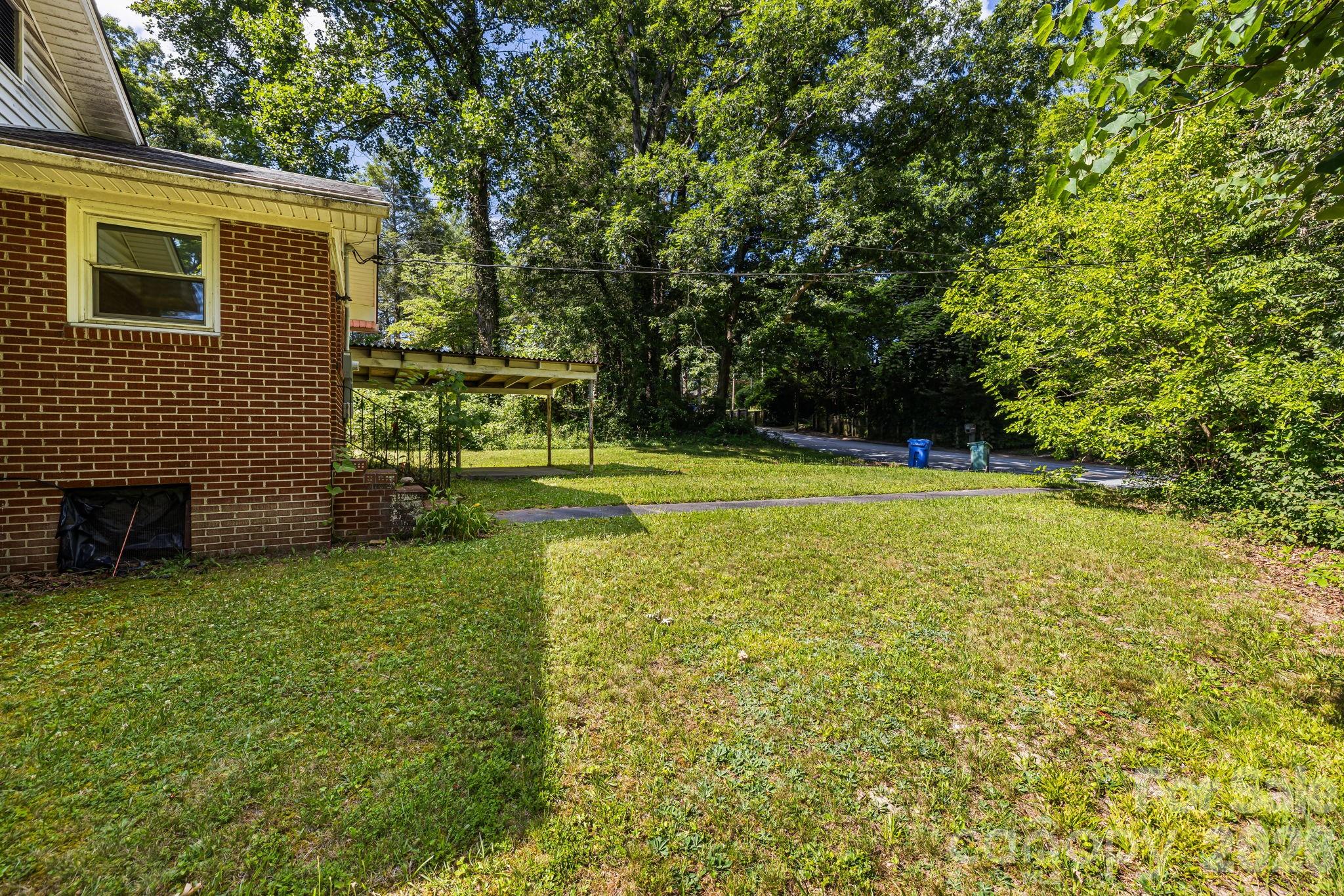 917 Fassifern Court — Hendersonville