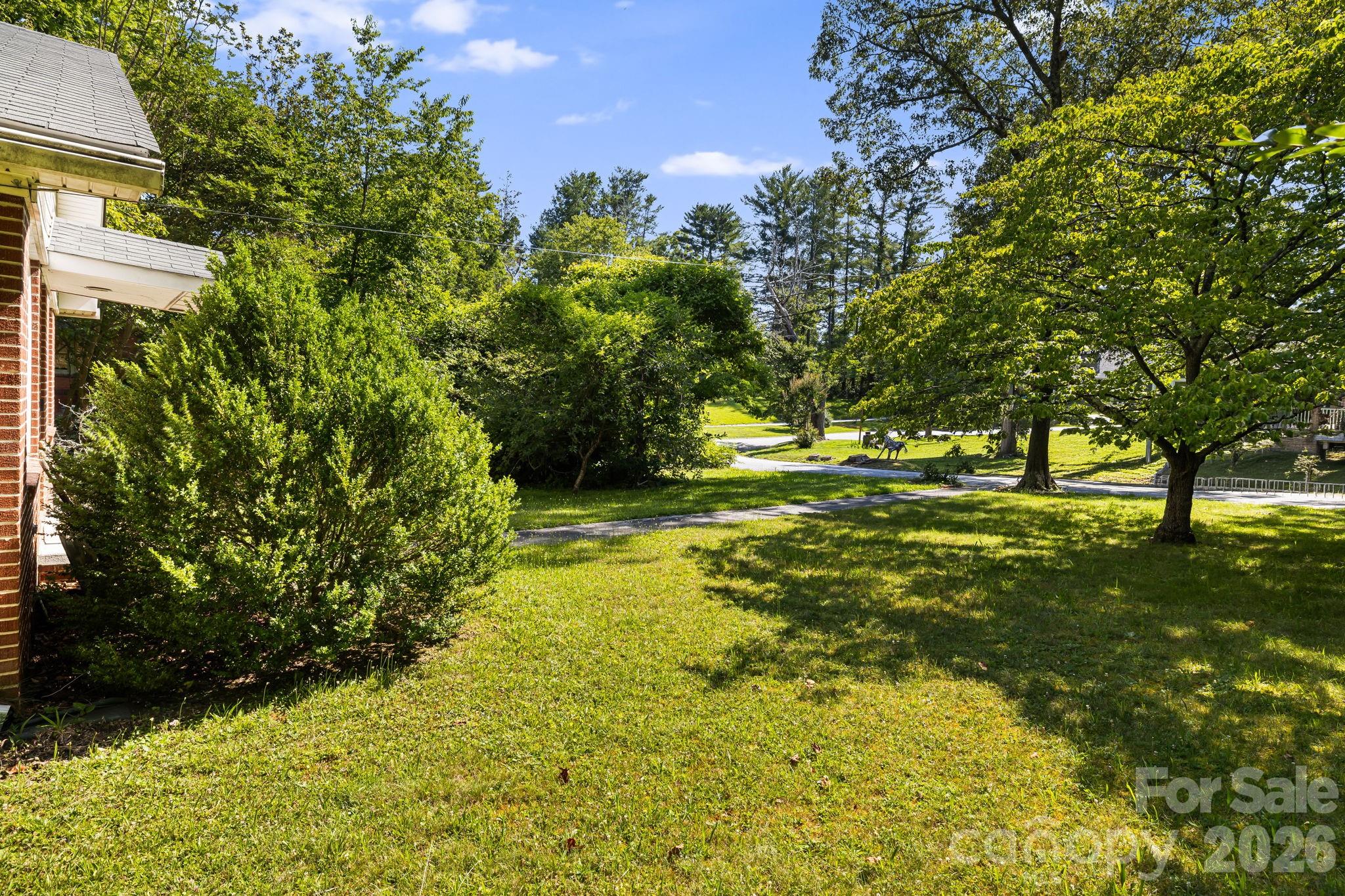 917 Fassifern Court — Hendersonville