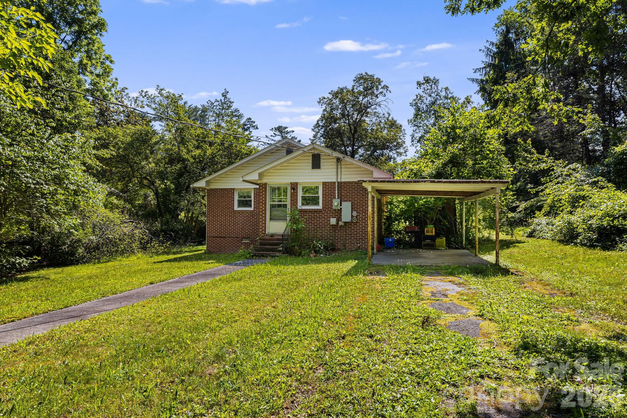 917 Fassifern Court — Hendersonville