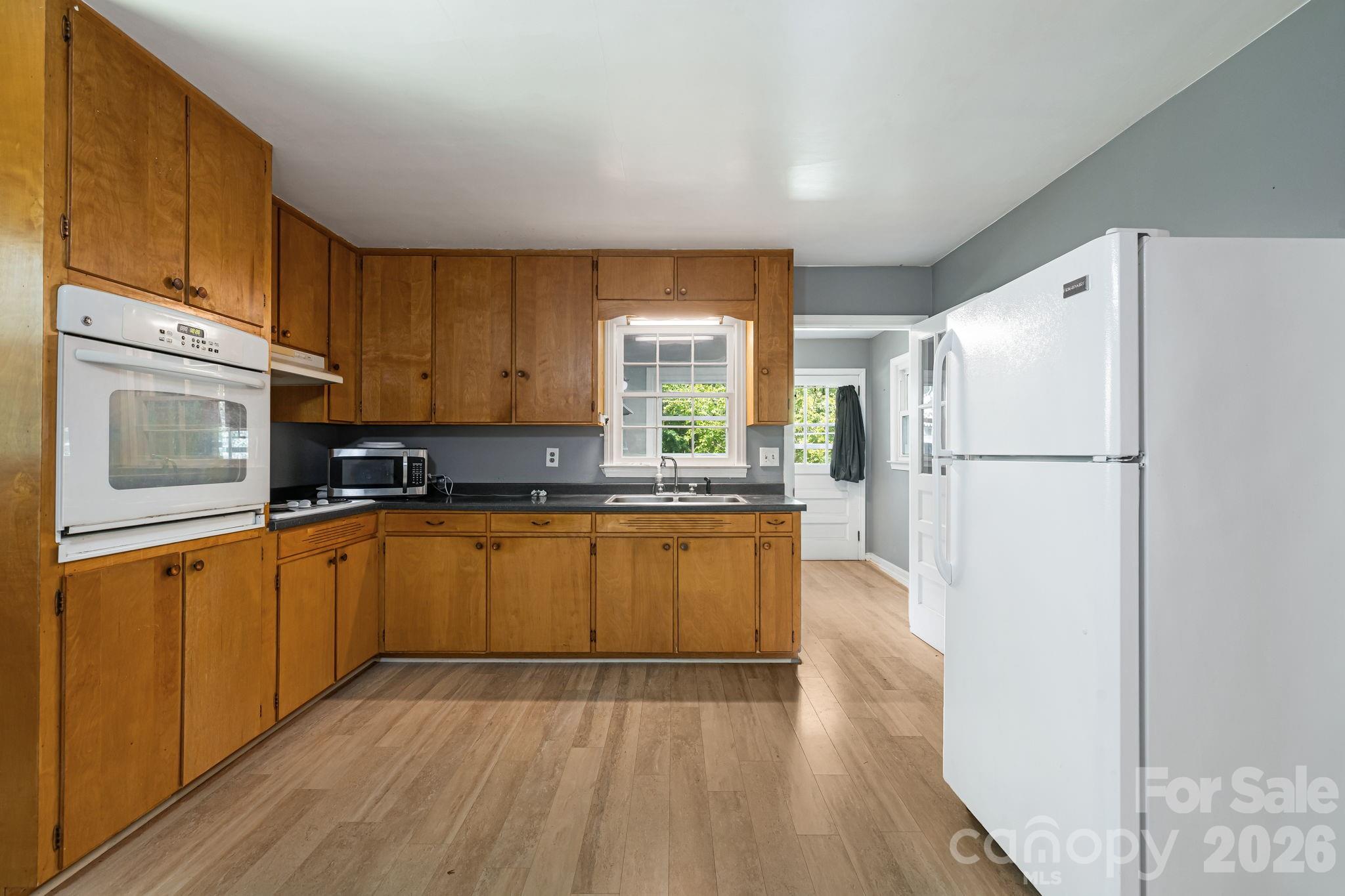 917 Fassifern Court — Hendersonville
