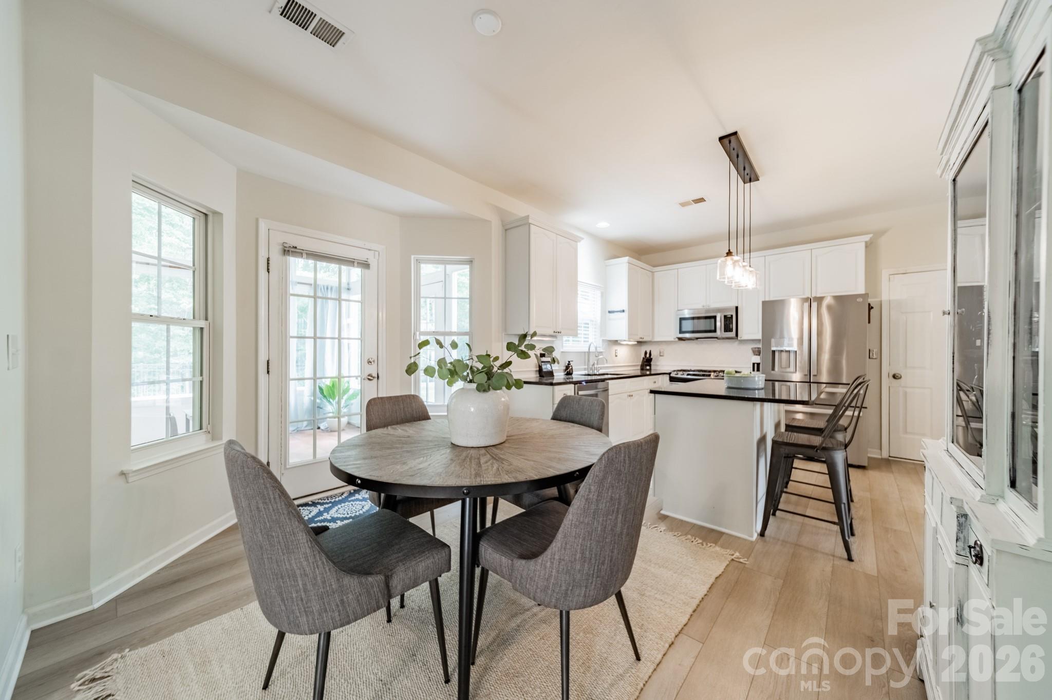 13405 Honeytree Lane — Pineville