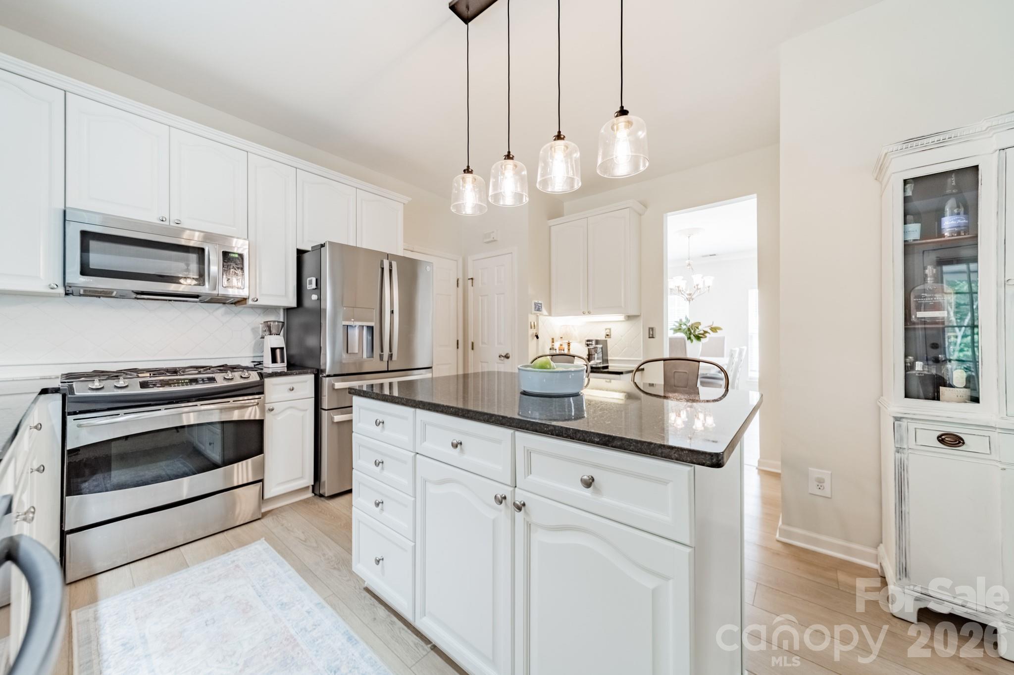 13405 Honeytree Lane — Pineville