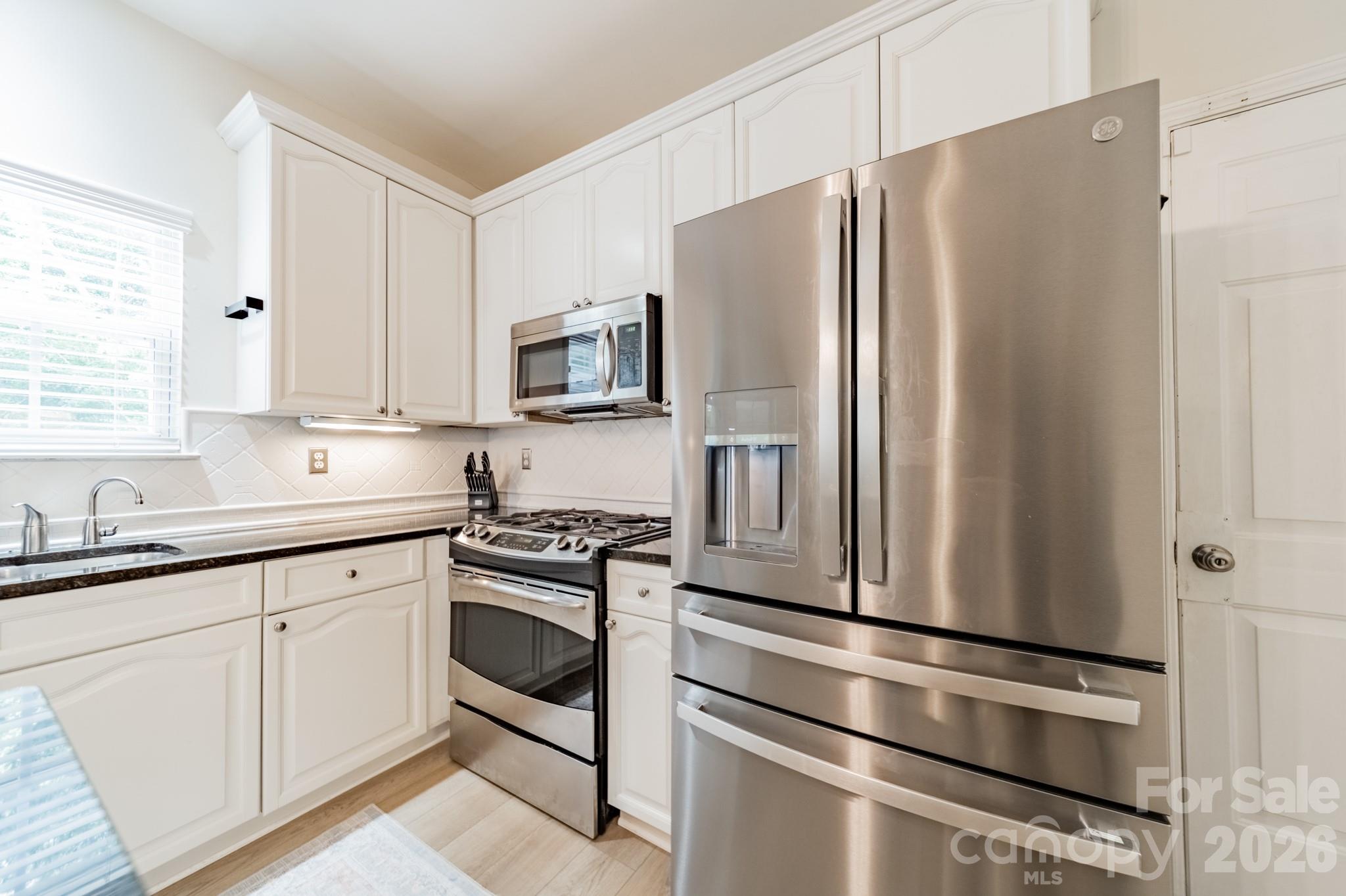 13405 Honeytree Lane — Pineville