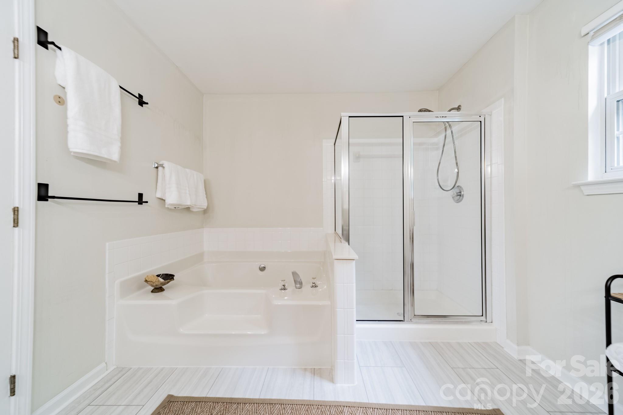 13405 Honeytree Lane — Pineville