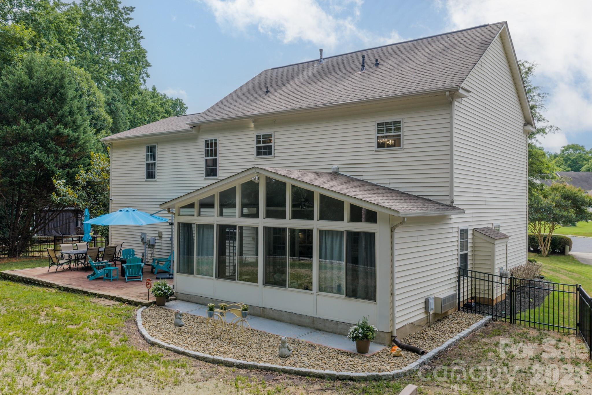 13405 Honeytree Lane — Pineville