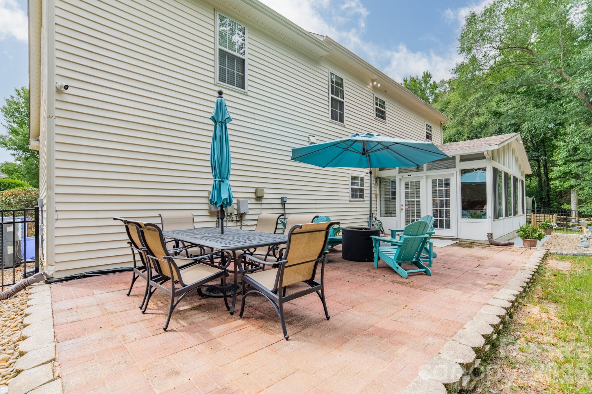 13405 Honeytree Lane — Pineville