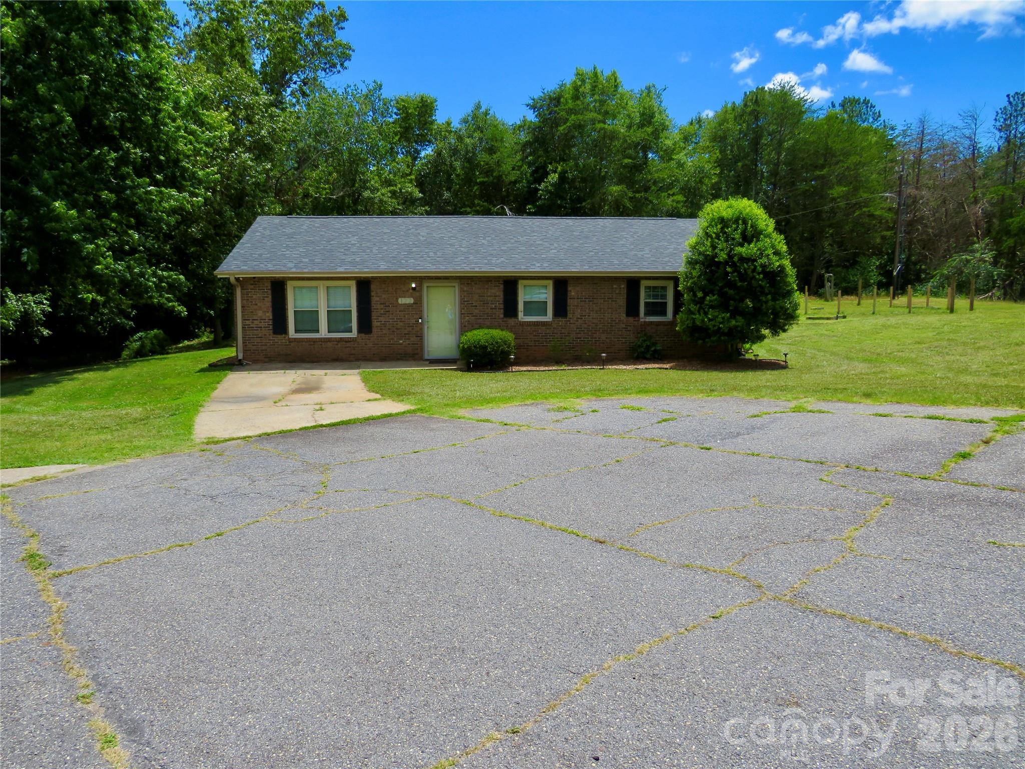 122 Tulip Trail — Ellenboro