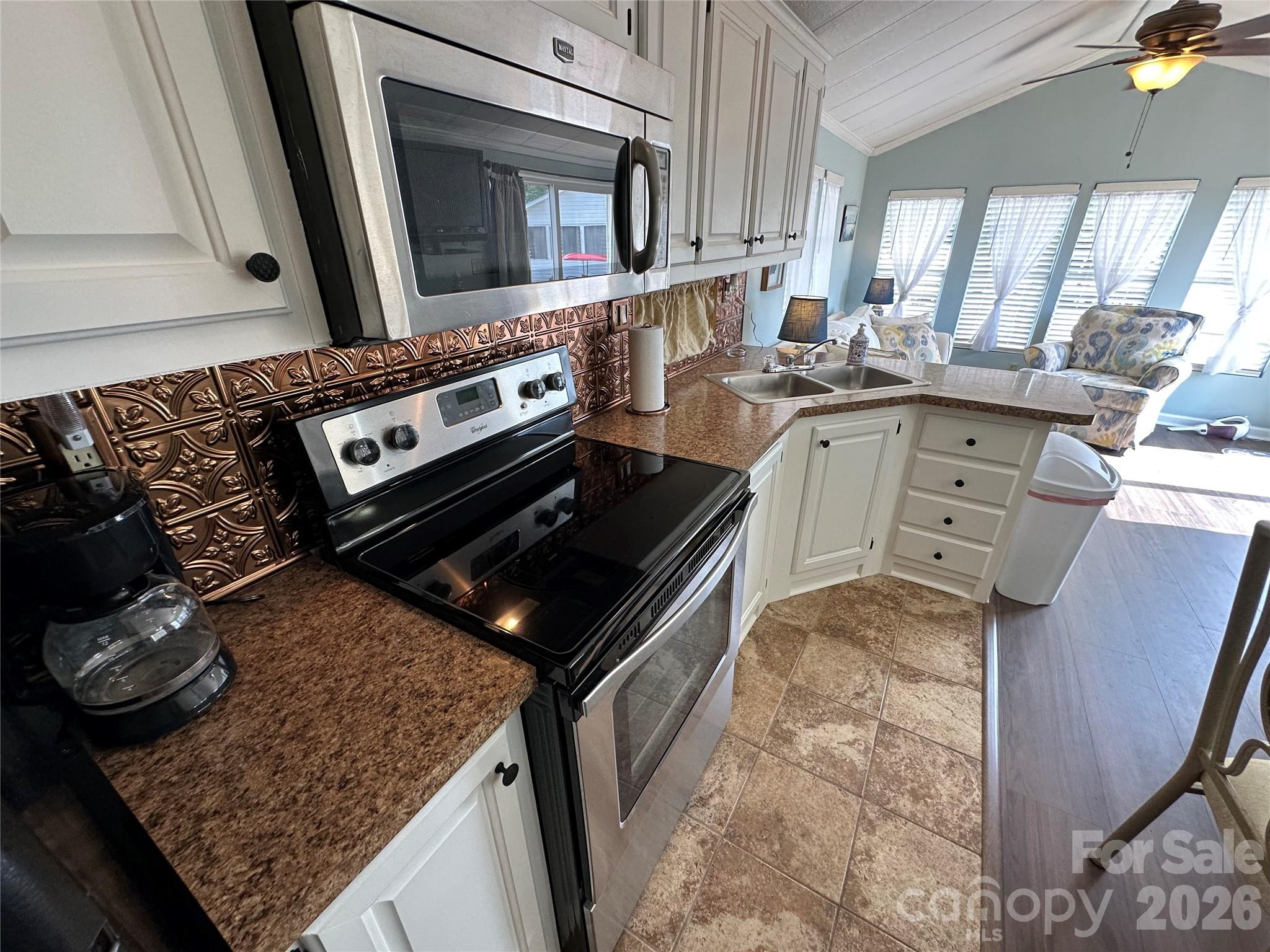 143 Dove Street — New London