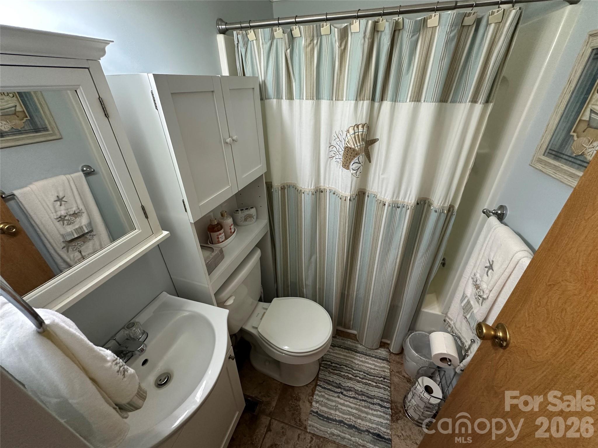143 Dove Street — New London