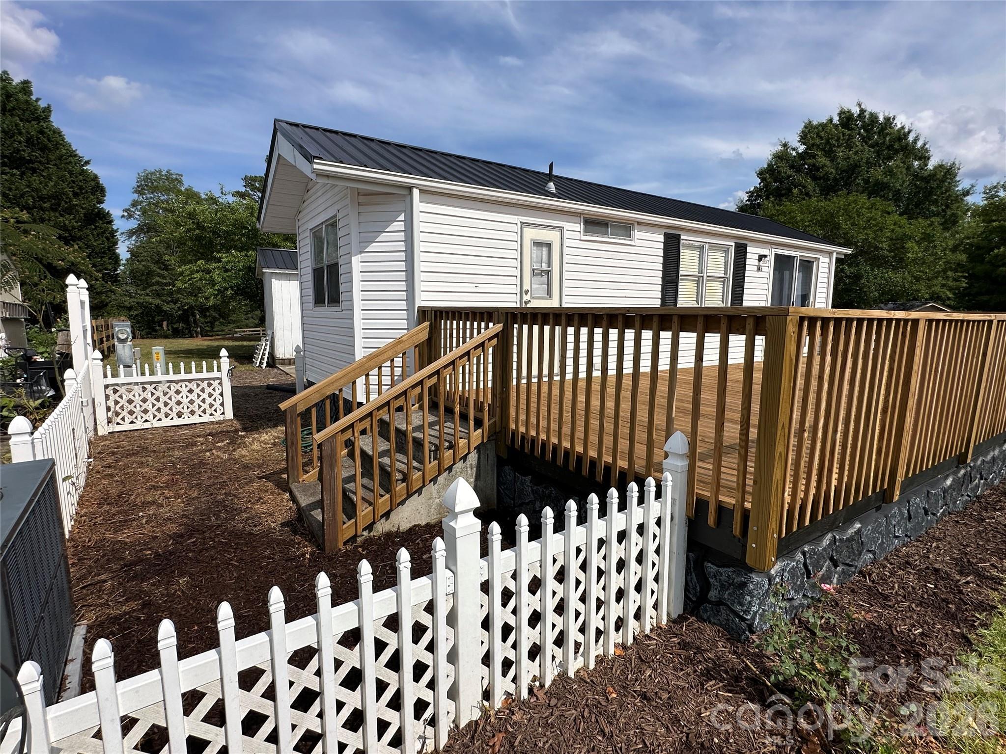 143 Dove Street — New London
