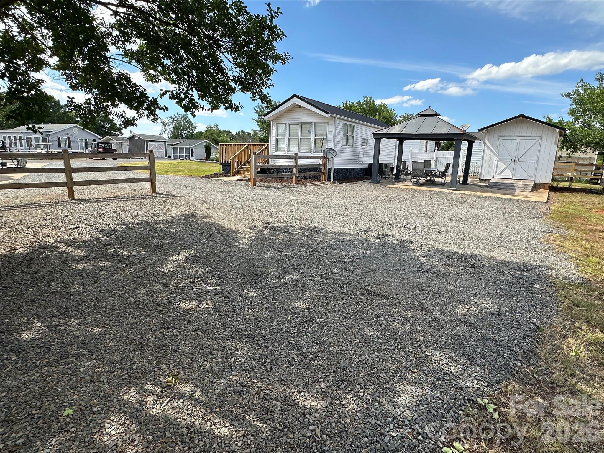 143 Dove Street — New London