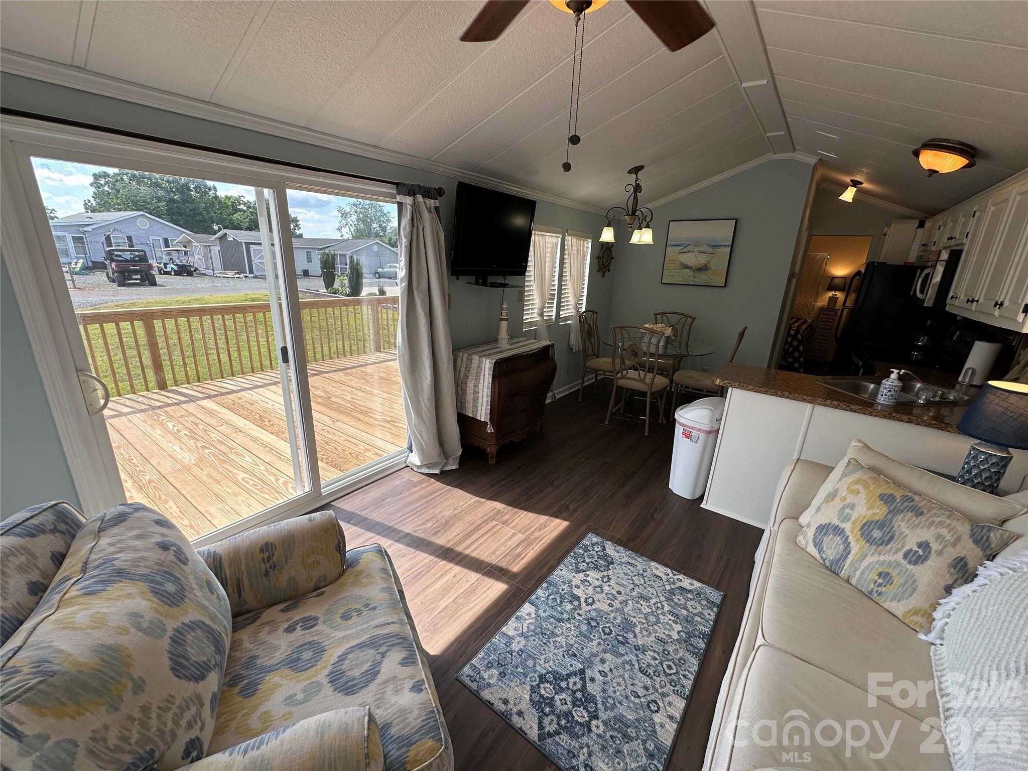143 Dove Street — New London