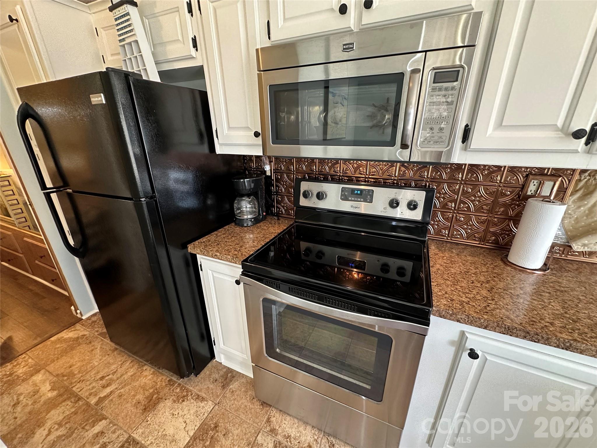 143 Dove Street — New London