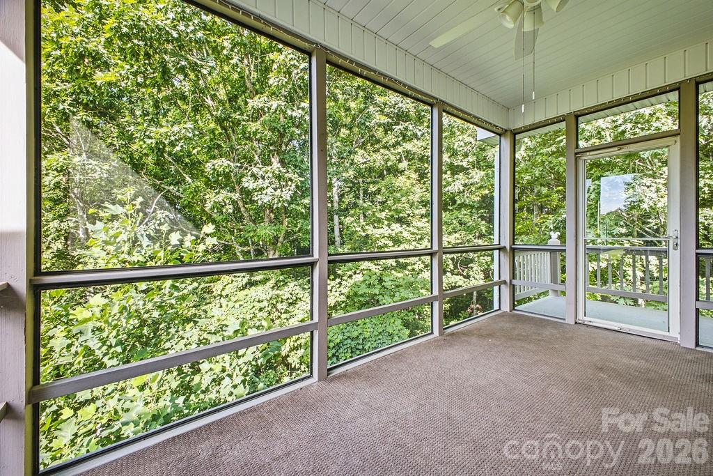 2204 E Cumming Woods Lane — Hendersonville