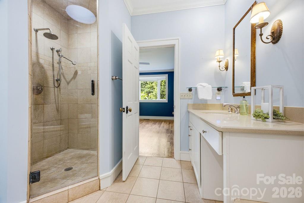 2204 E Cumming Woods Lane — Hendersonville